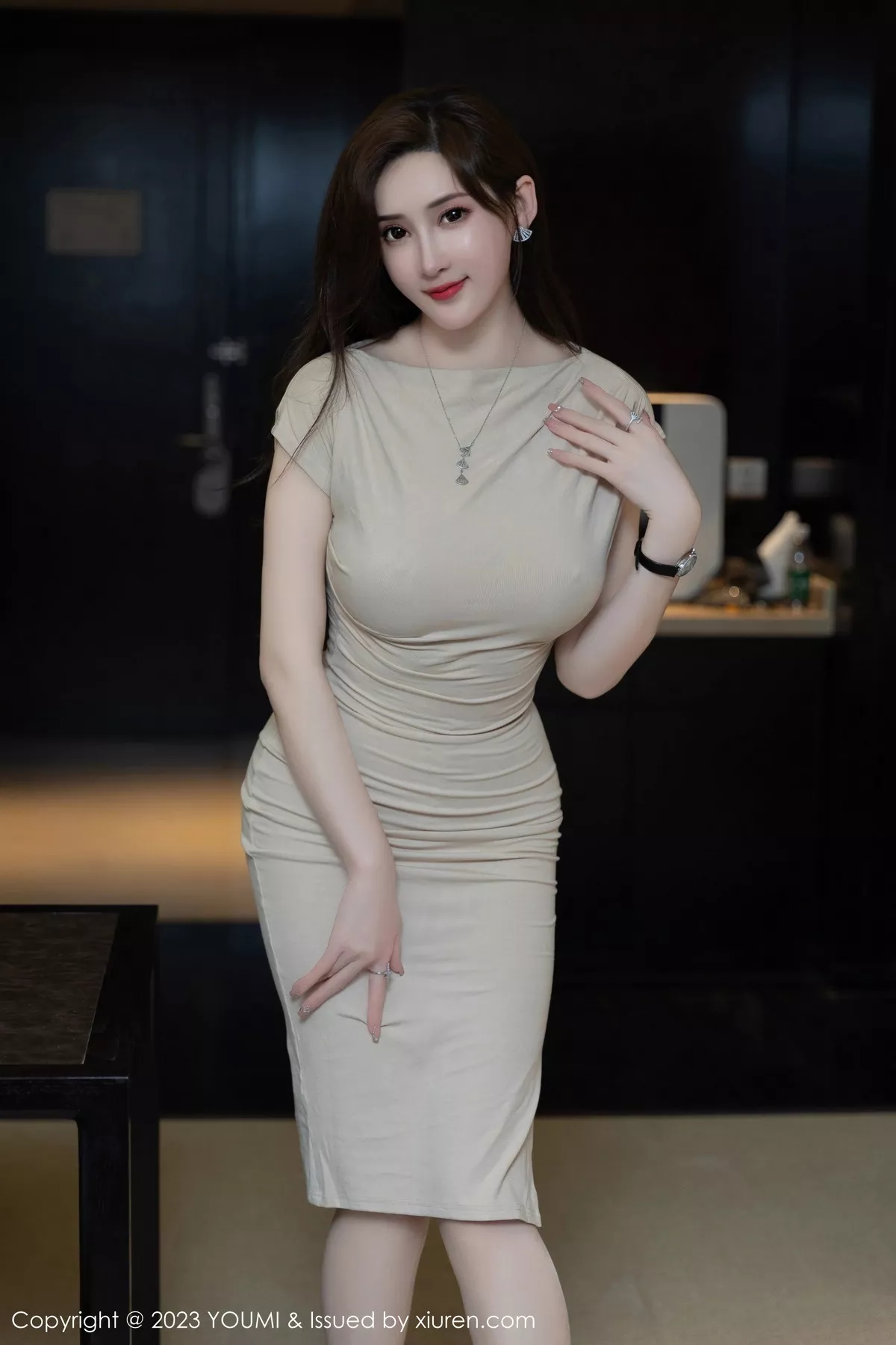 秀人集.com_[YouMi尤蜜荟]Vol.976_女神Carol周妍希性感浅色连衣长裙配超薄无内肉丝惹火诱惑写真81P