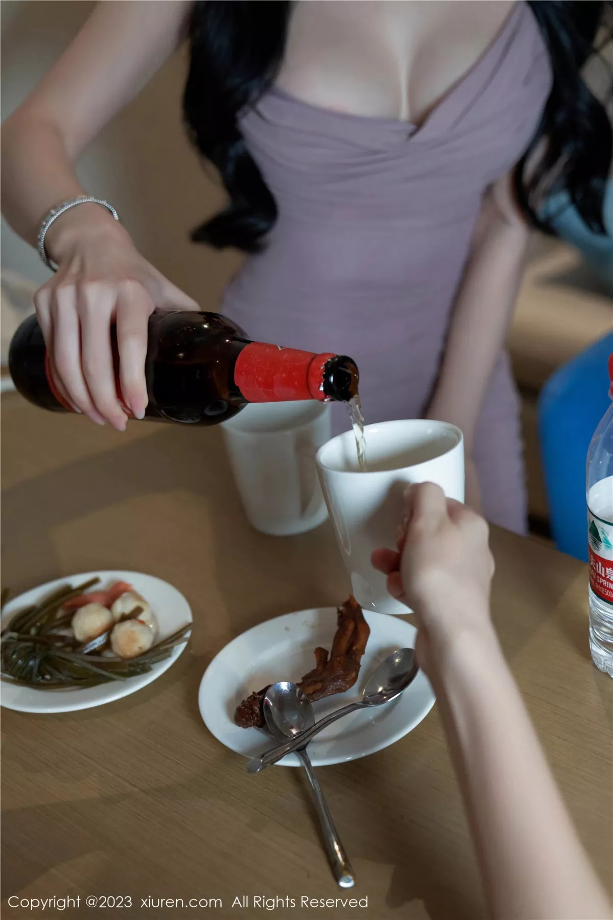 秀人集.com_[XiuRen秀人网]No.7122_女神周于希Sally性感吊带裙+黑色蕾丝睡裙秀完美身材诱惑写真100P