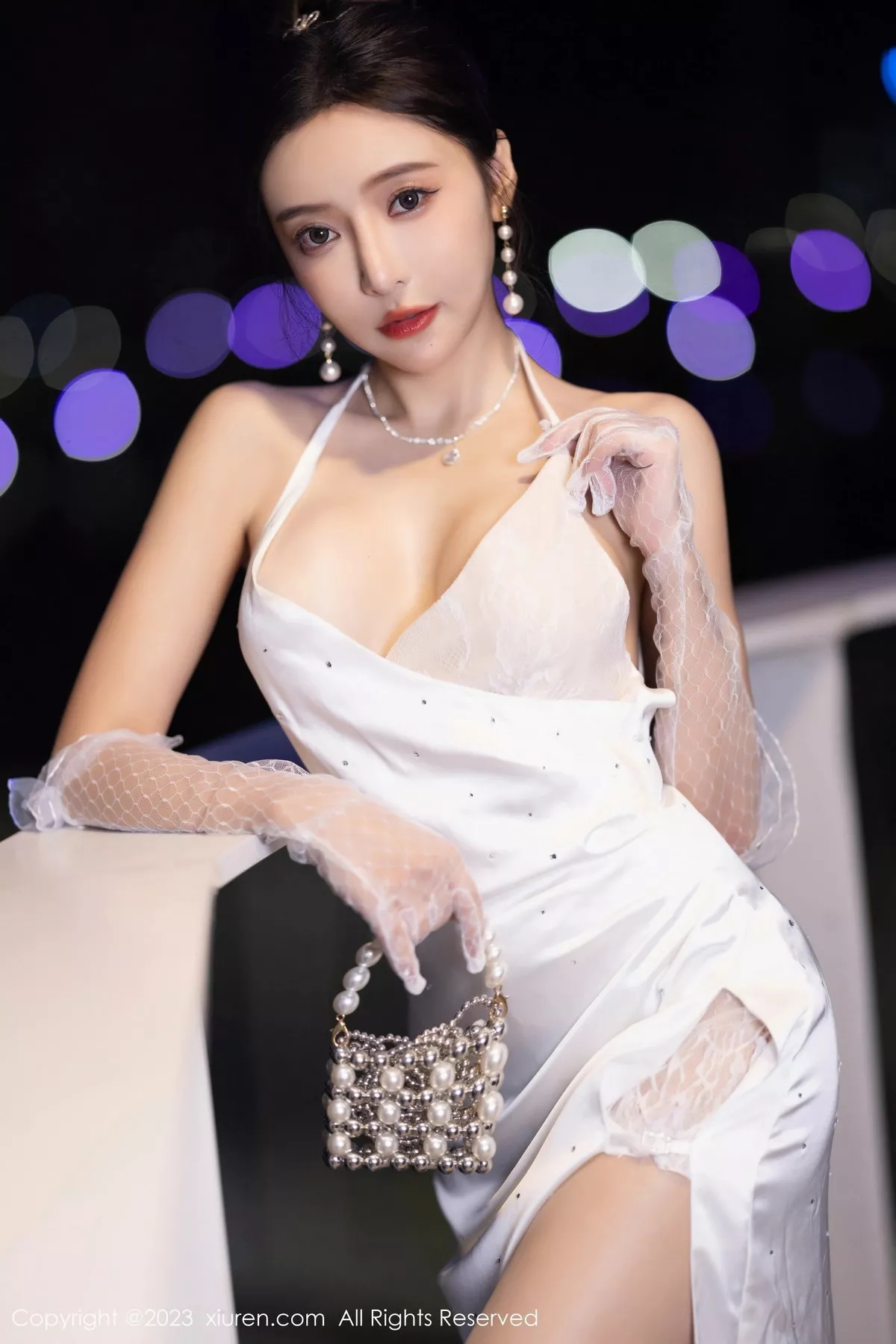 秀人集.com_[XiuRen秀人网]No.7256_女神王馨瑶yanni白色长礼裙+黑色情趣内衣秀完美身材诱惑写真87P