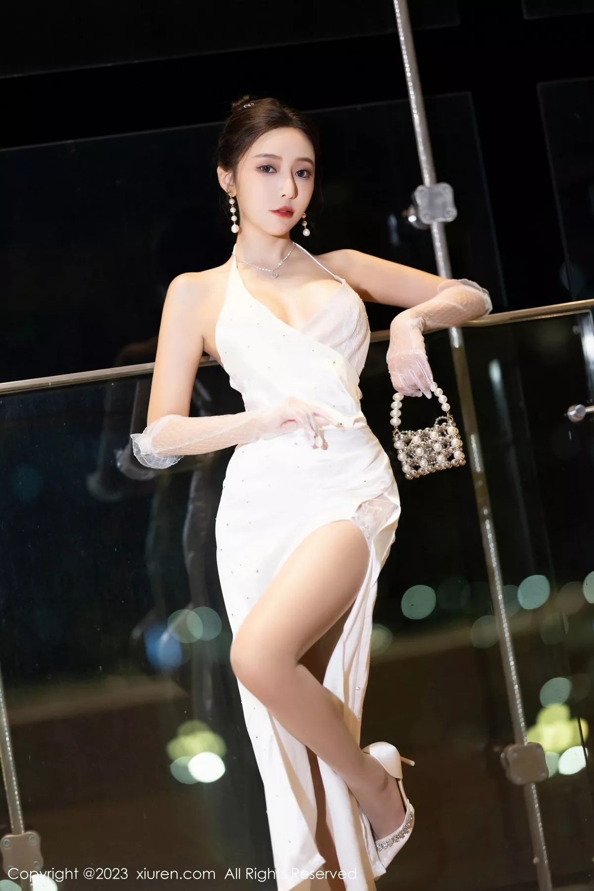 秀人集.com_[XiuRen秀人网]No.7256_女神王馨瑶yanni白色长礼裙+黑色情趣内衣秀完美身材诱惑写真87P