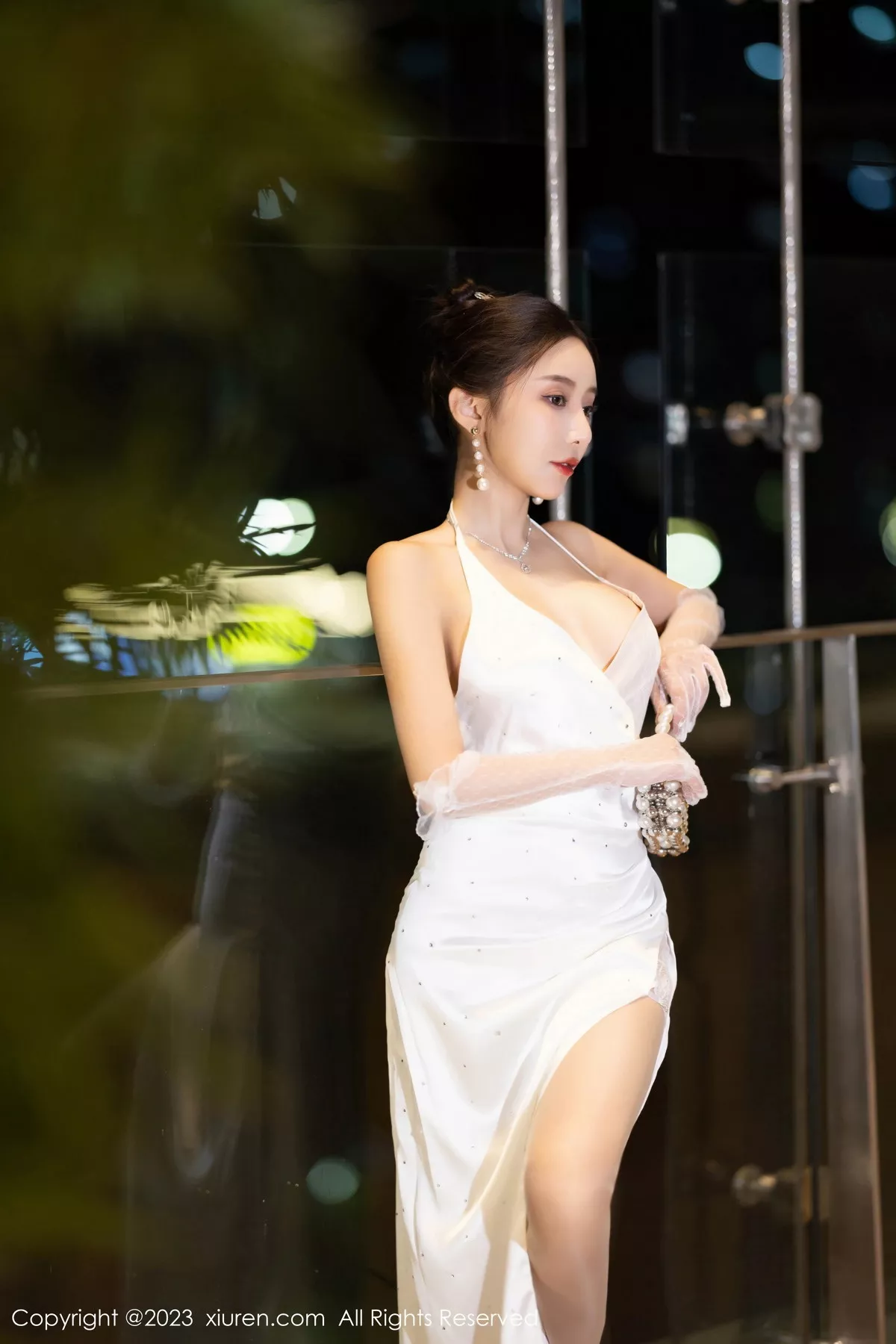 秀人集.com_[XiuRen秀人网]No.7256_女神王馨瑶yanni白色长礼裙+黑色情趣内衣秀完美身材诱惑写真87P