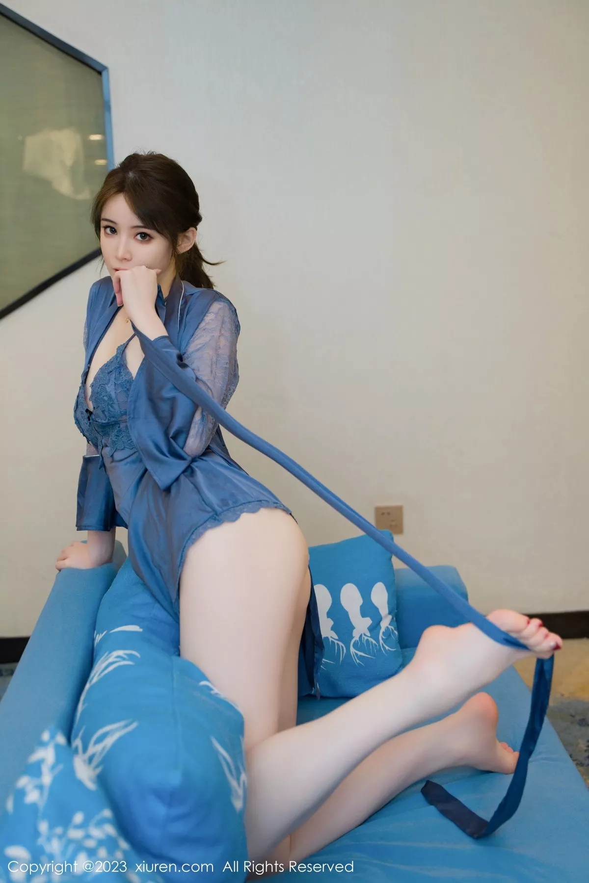 秀人集.com_[XiuRen秀人网]No.7130_模特yoo优优性感蓝色蕾丝情趣睡裙半撩秀翘臀美腿迷人诱惑写真83P