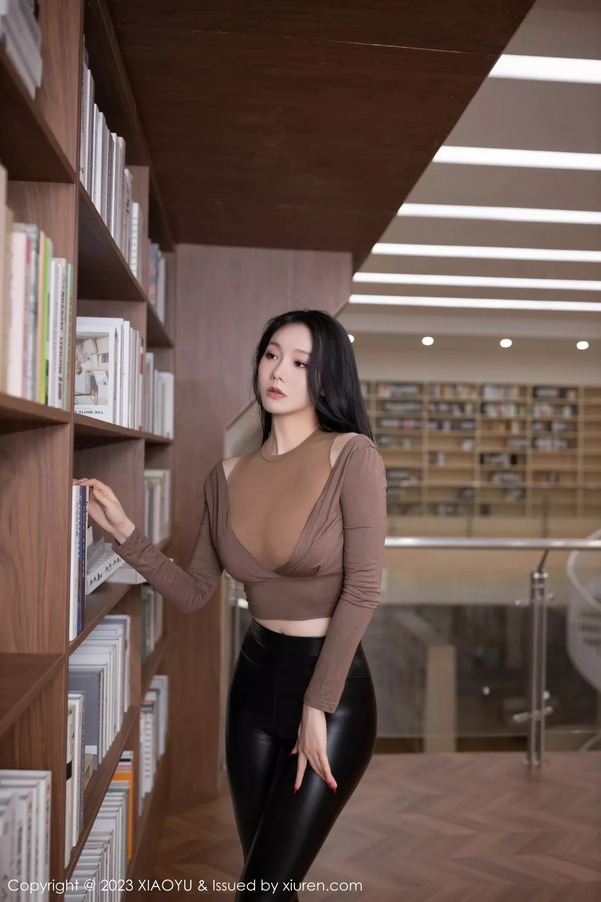 秀人集.com_[XiuRen秀人网]No.7133_模特安然anran性感咖啡色上衣配黑色皮长裤秀完美身材诱惑写真80P