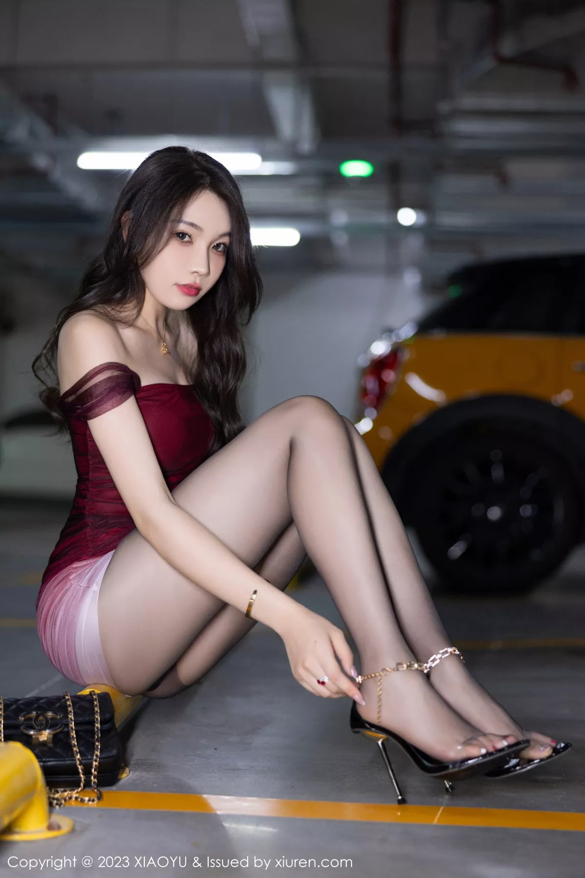 秀人集.com_[XiaoYu画语界]Vol.1102_女神徐莉芝Booty性感红色连衣裙配超薄黑丝秀曼妙身姿诱惑写真84P