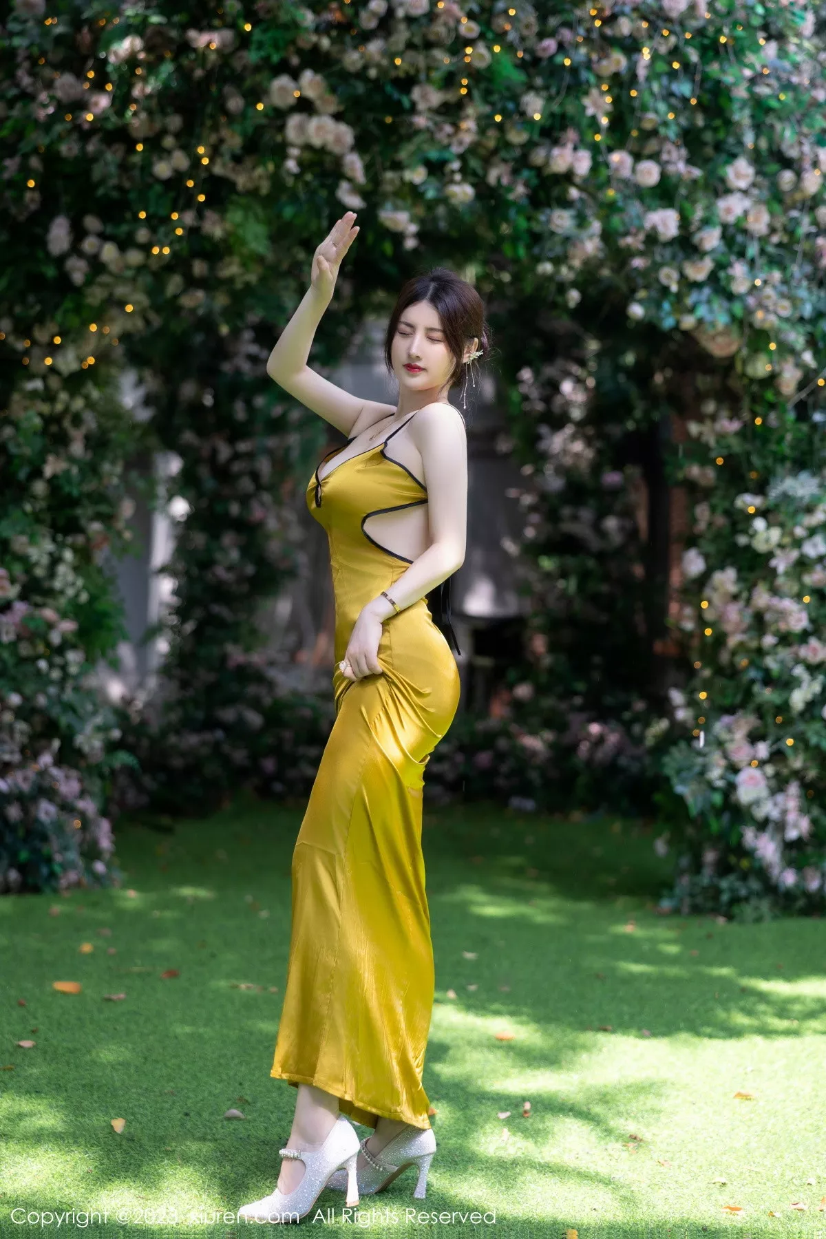 秀人集.com_[XiuRen秀人网]No.7302_模特诗诗kiki性感黄色吊带裙配原色丝袜秀惹火身材完美诱惑写真83P