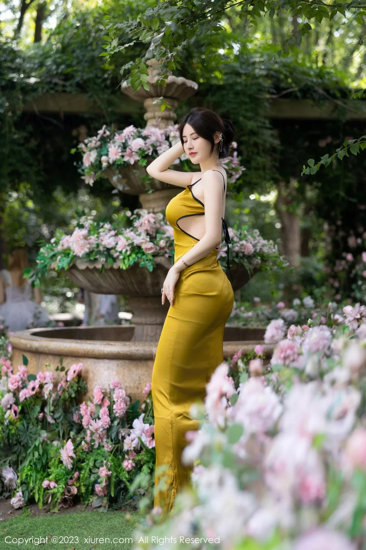 秀人集.com_[XiuRen秀人网]No.7302_模特诗诗kiki性感黄色吊带裙配原色丝袜秀惹火身材完美诱惑写真83P