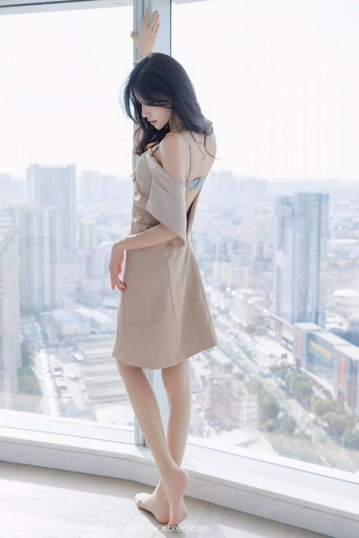 秀人集.com_[IMISS爱蜜社]Vol.746_模特泥鳅鳅酒店性感杏色时尚套装露淡蓝蕾丝内衣迷人诱惑写真54P