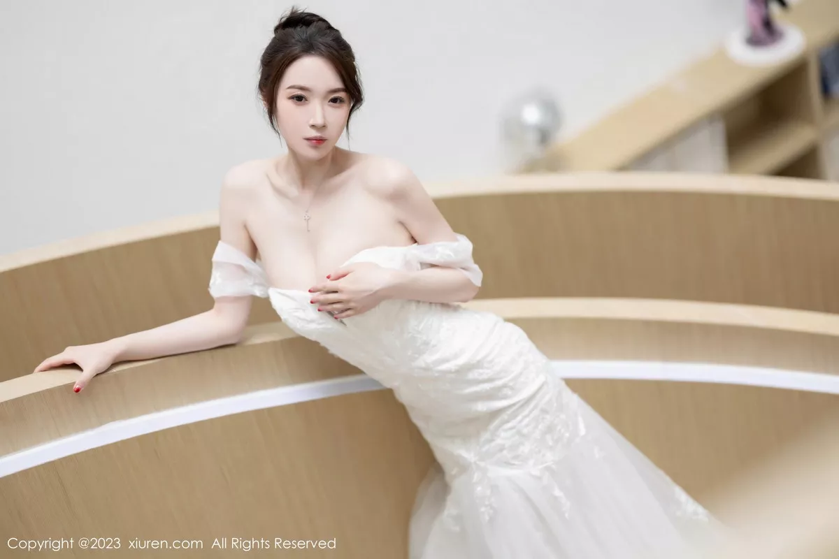 秀人集.com_[XiuRen秀人网]No.7310_模特梦心玥安吉旅拍性感白色婚纱服饰半脱秀曼妙身姿诱惑写真83P