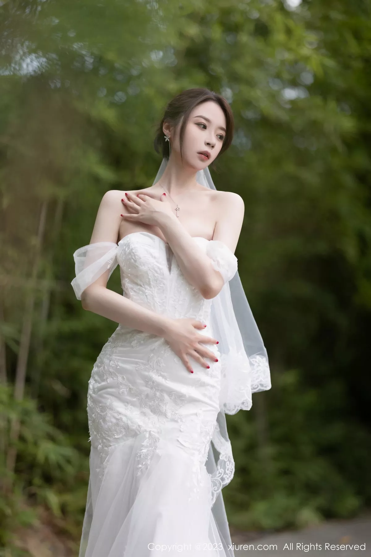 秀人集.com_[XiuRen秀人网]No.7310_模特梦心玥安吉旅拍性感白色婚纱服饰半脱秀曼妙身姿诱惑写真83P