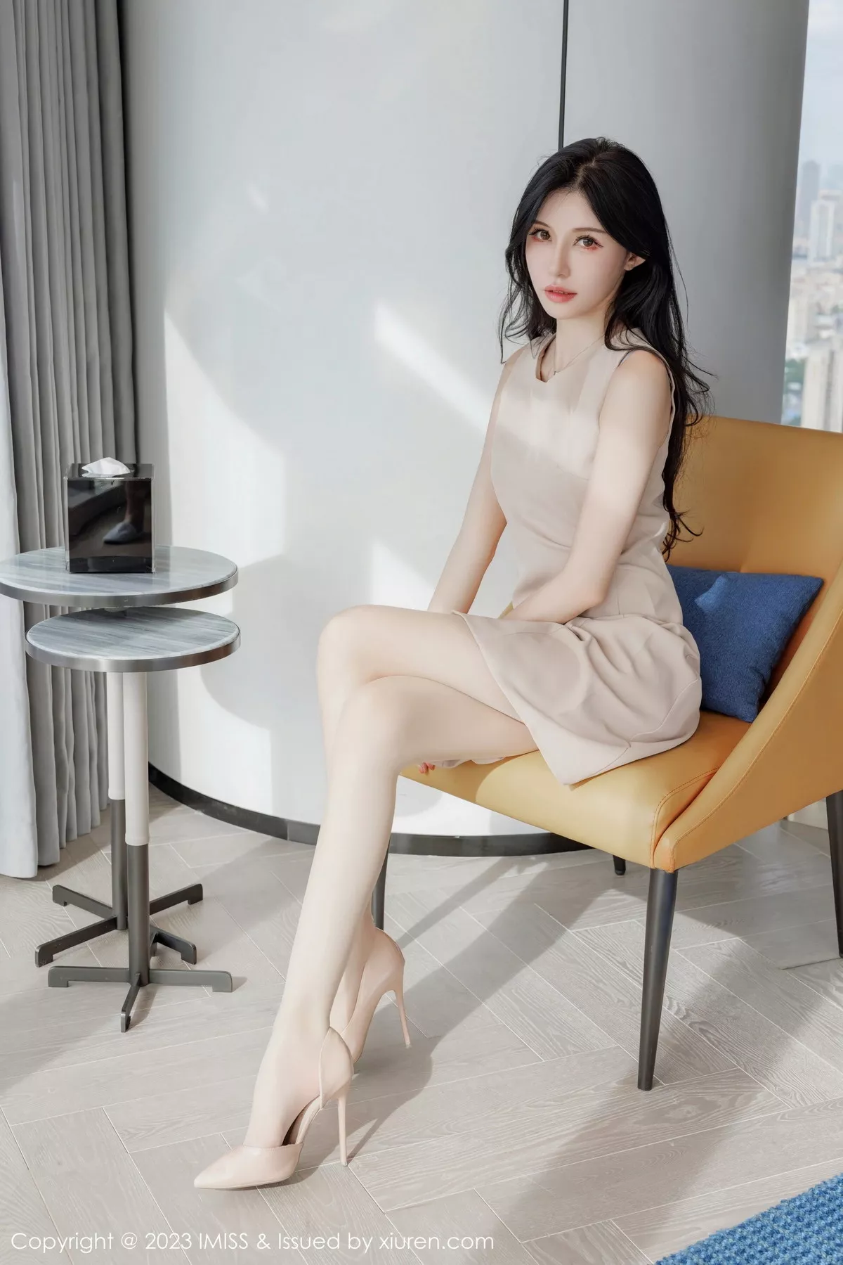 秀人集.com_[IMISS爱蜜社]Vol.746_模特泥鳅鳅酒店性感杏色时尚套装露淡蓝蕾丝内衣迷人诱惑写真54P