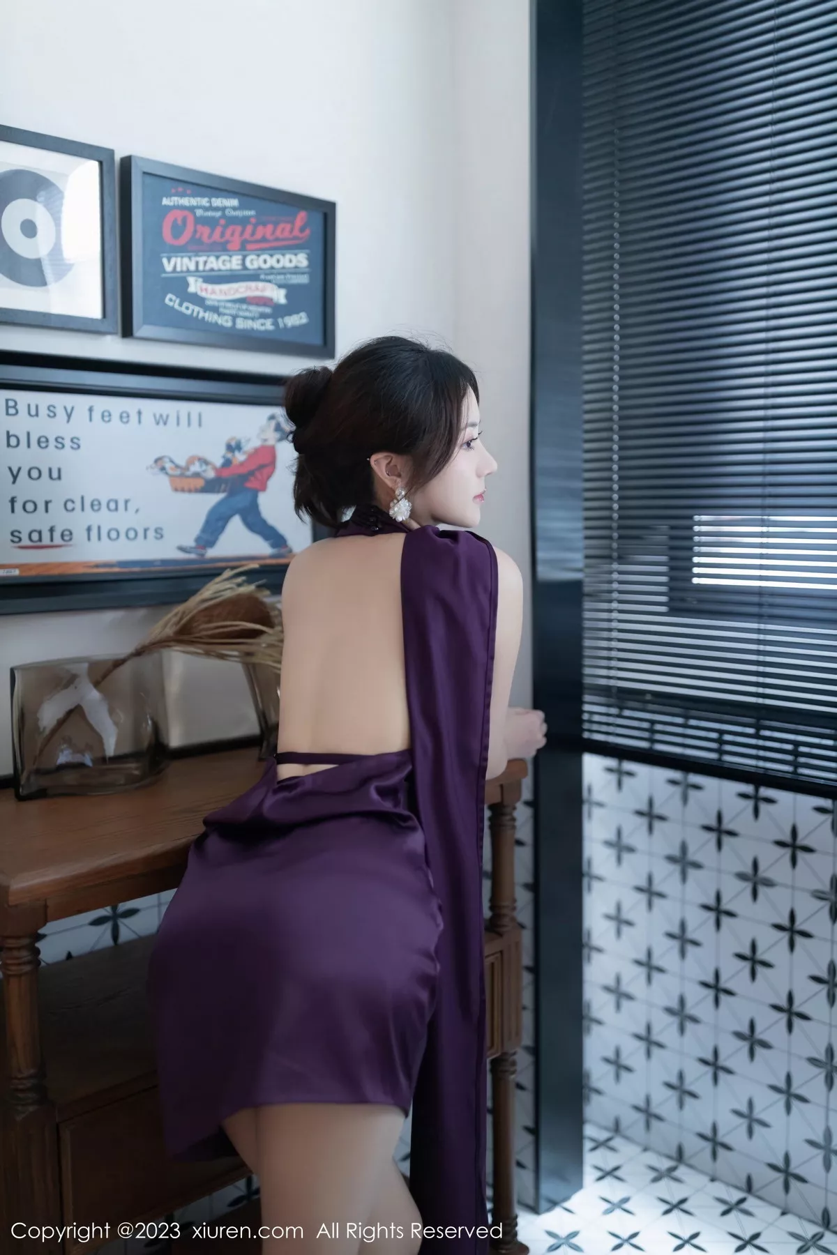 秀人集.com_[XiuRen秀人网]No.7324_模特鱼子酱Fish性感紫色连衣短裙配超薄肉丝秀曼妙身姿诱惑写真81P