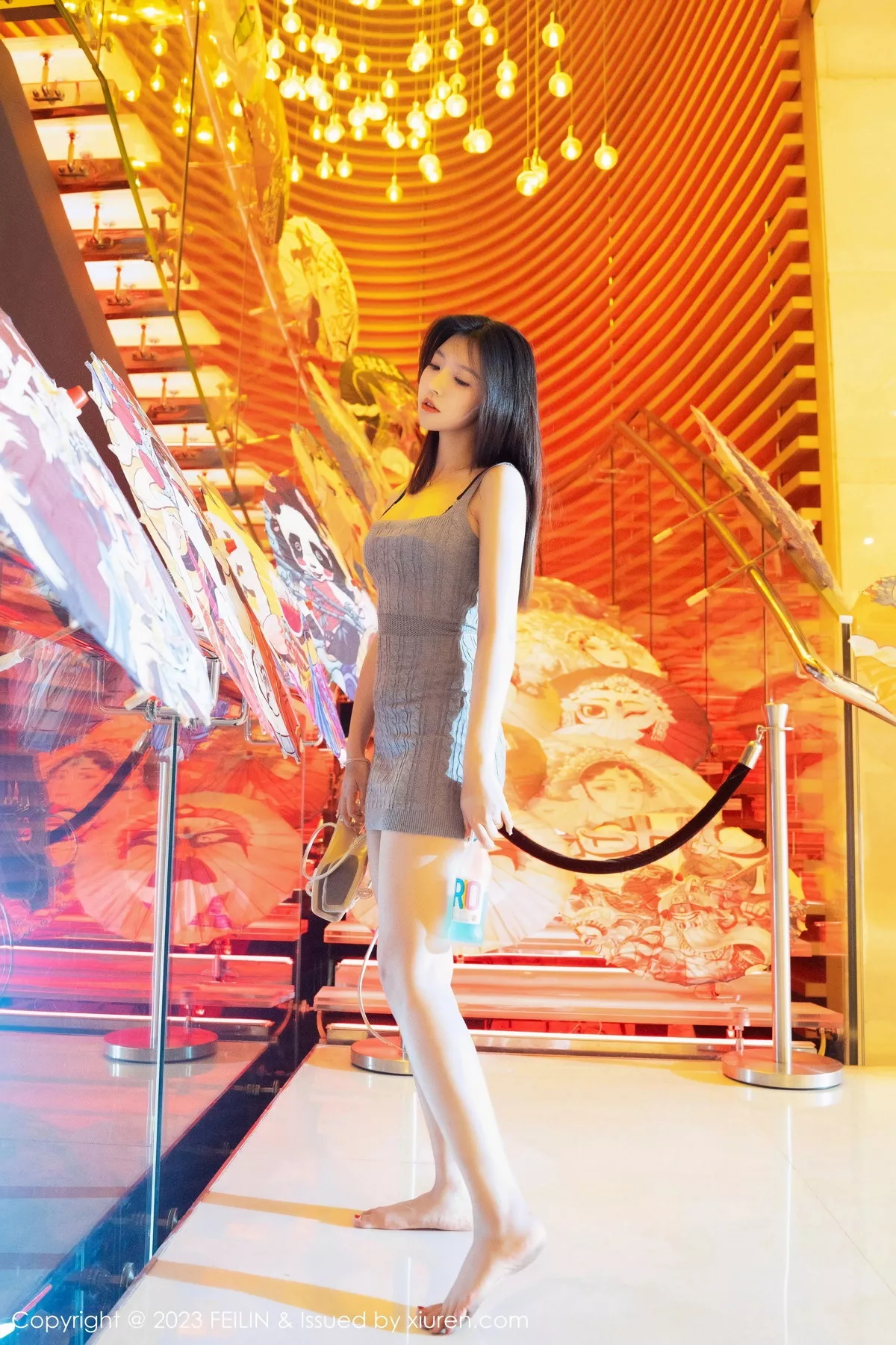 秀人集.com_[FeiLin嗲囡囡]VOL.468_女神冯木木LRIS灰色针织背带短裙露性感黑色内衣迷人诱惑写真76P