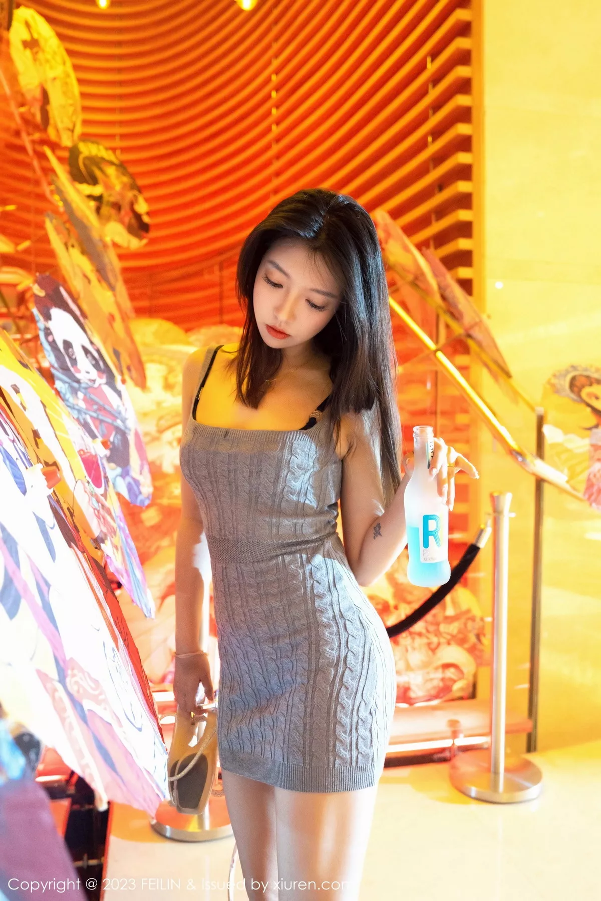 秀人集.com_[FeiLin嗲囡囡]VOL.468_女神冯木木LRIS灰色针织背带短裙露性感黑色内衣迷人诱惑写真76P