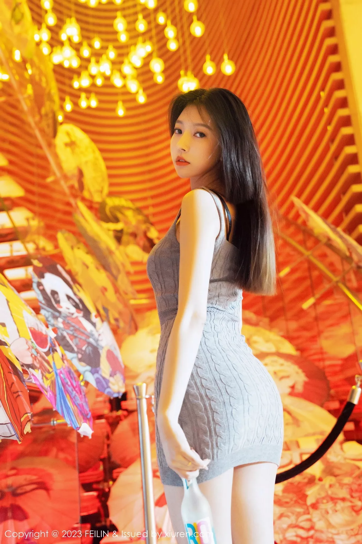 秀人集.com_[FeiLin嗲囡囡]VOL.468_女神冯木木LRIS灰色针织背带短裙露性感黑色内衣迷人诱惑写真76P