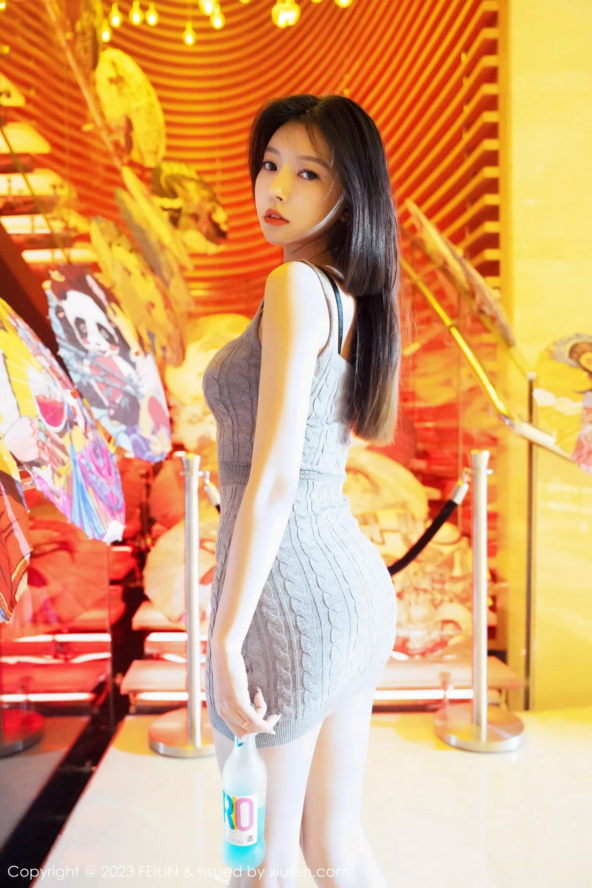 秀人集.com_[FeiLin嗲囡囡]VOL.468_女神冯木木LRIS灰色针织背带短裙露性感黑色内衣迷人诱惑写真76P