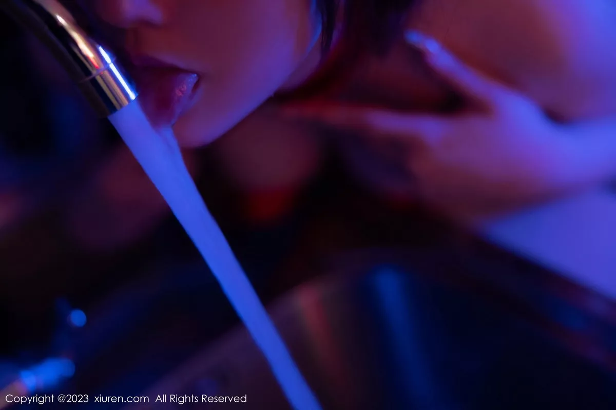 秀人集.com_[XiuRen秀人网]No.7330_模特江真真性感红色薄纱轻透服配超薄黑丝秀圆润身姿诱惑写真76P