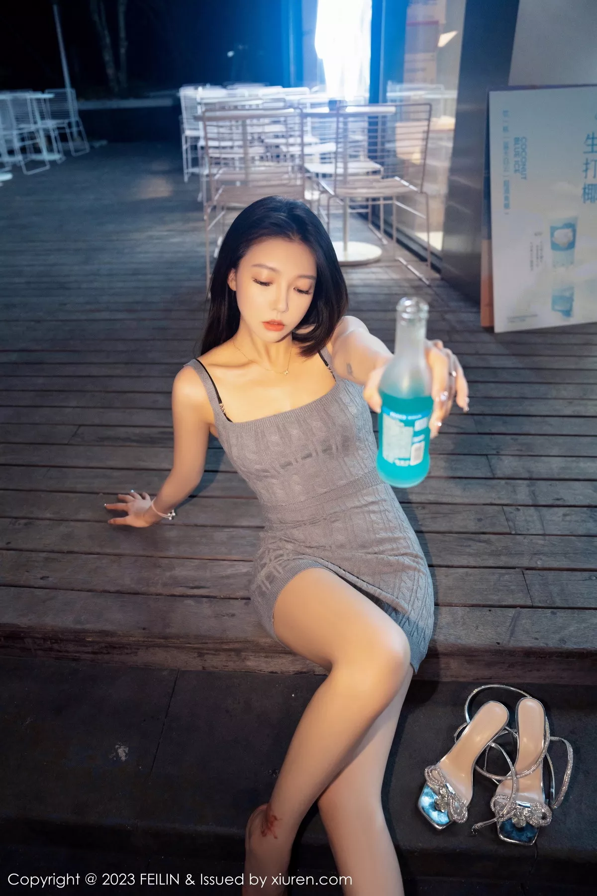 秀人集.com_[FeiLin嗲囡囡]VOL.468_女神冯木木LRIS灰色针织背带短裙露性感黑色内衣迷人诱惑写真76P