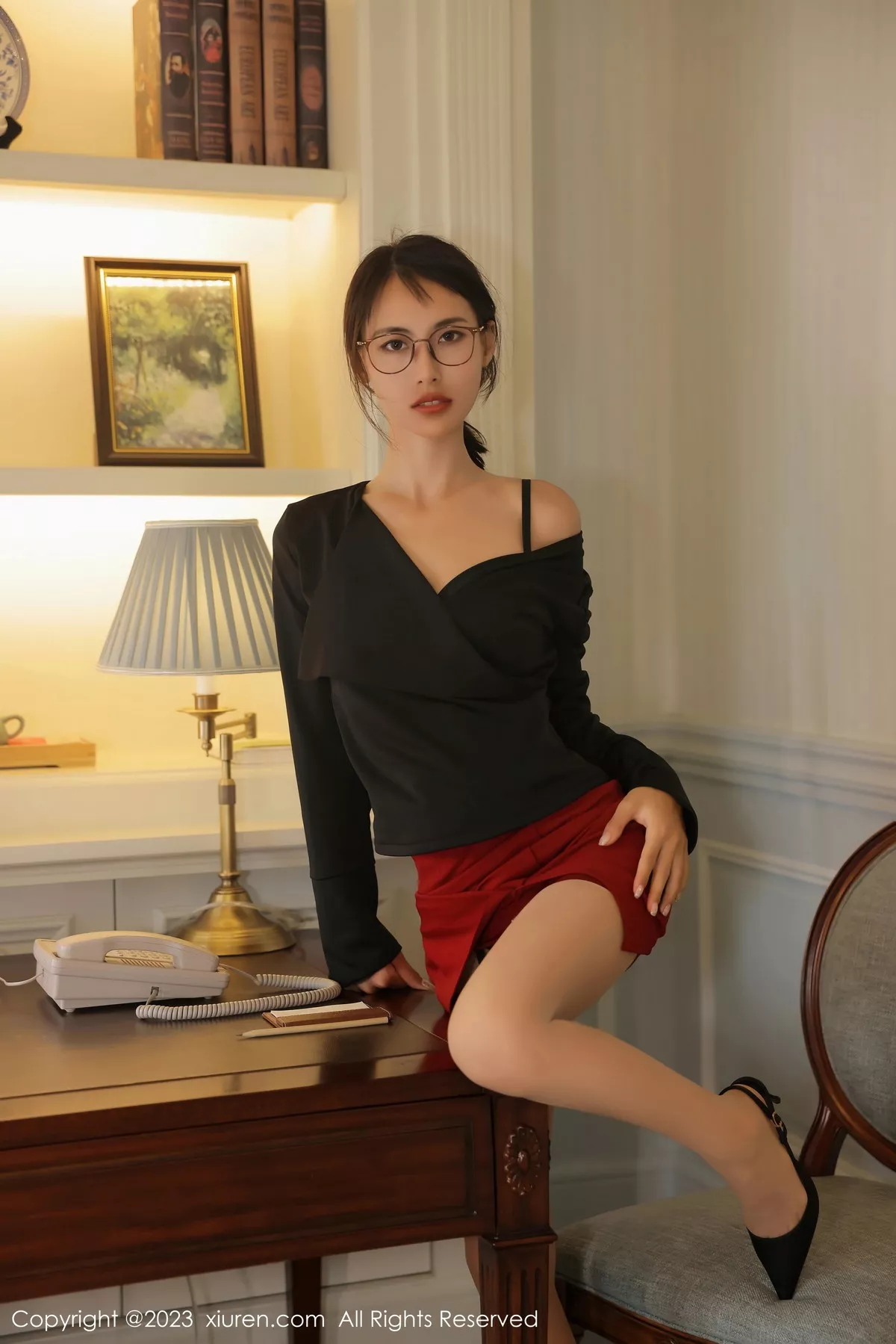 秀人集.com_[XiuRen秀人网]No.7336_模特Lingyu69黑上衣配红短裙露性感黑色蕾丝内衣迷人诱惑写真60P