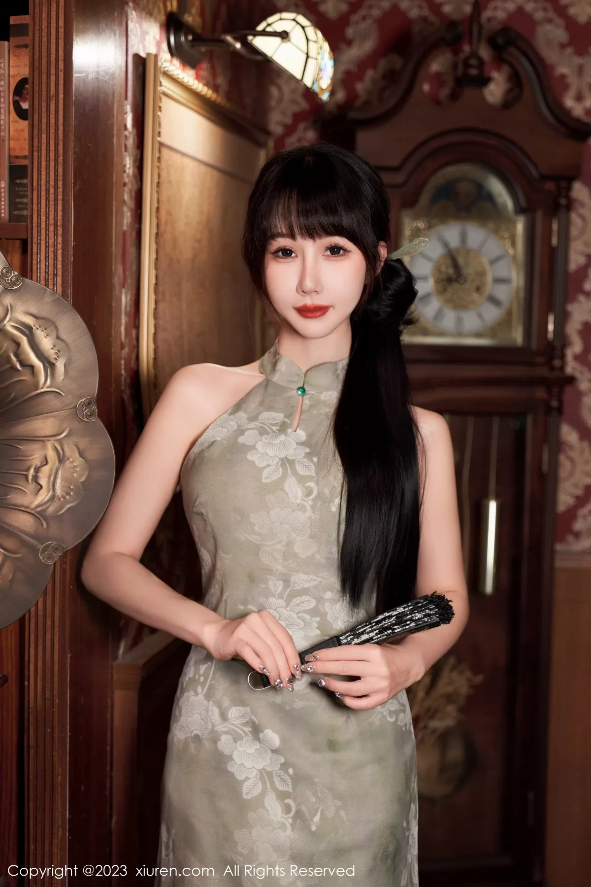 秀人集.com_[XiuRen秀人网]No.7337_模特波巧酱性感长旗袍配超薄肉丝秀凹凸曼妙身姿撩人诱惑写真90P