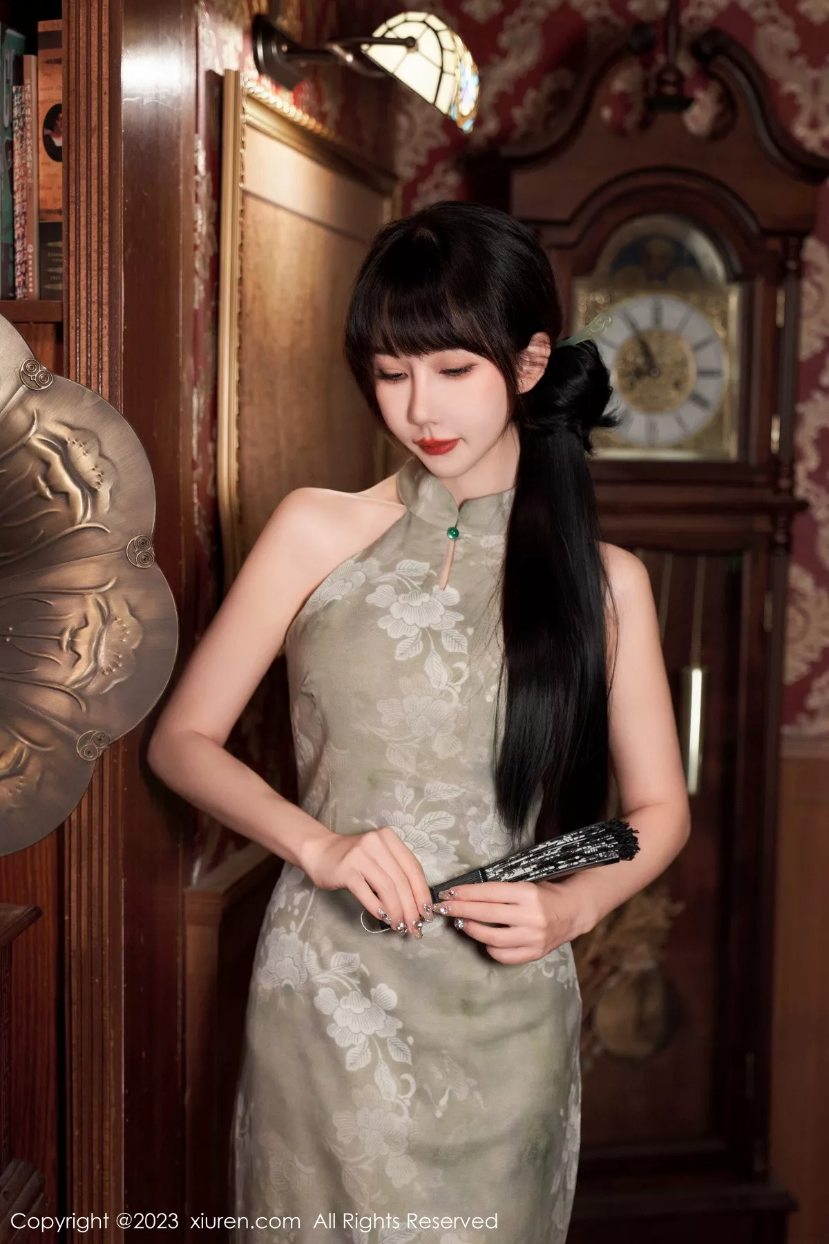 秀人集.com_[XiuRen秀人网]No.7337_模特波巧酱性感长旗袍配超薄肉丝秀凹凸曼妙身姿撩人诱惑写真90P