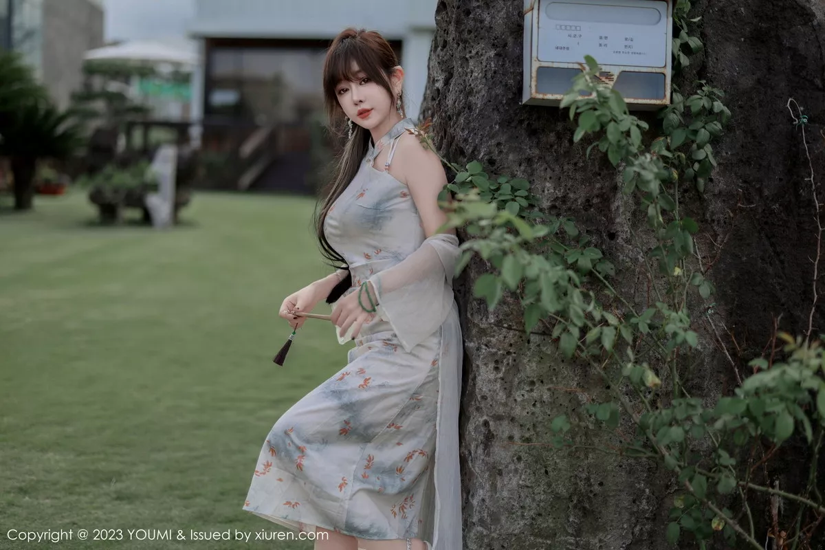 秀人集.com_[YouMi尤蜜荟]Vol.983_女神王雨纯性感浅色长款旗袍露白色内衣配肉丝袜完美诱惑写真79P