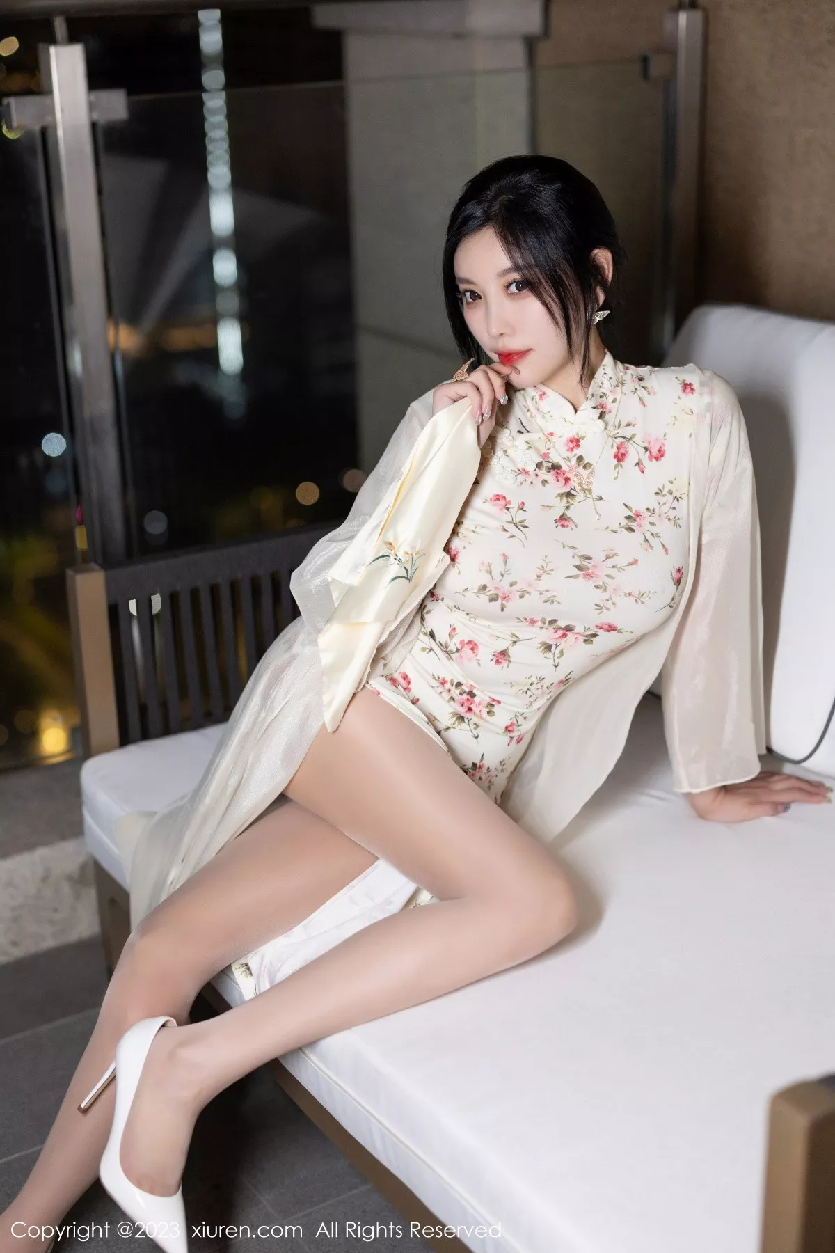 秀人集.com_[XiuRen秀人网]No.7363_女神杨晨晨Yome性感米色长旗袍配开档肉丝秀丰腴身材诱惑写真86P