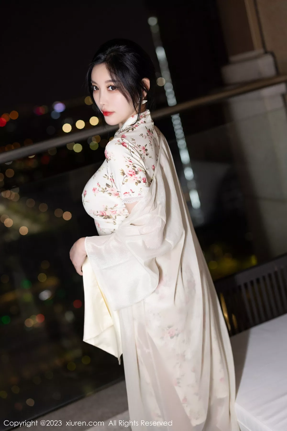 秀人集.com_[XiuRen秀人网]No.7363_女神杨晨晨Yome性感米色长旗袍配开档肉丝秀丰腴身材诱惑写真86P