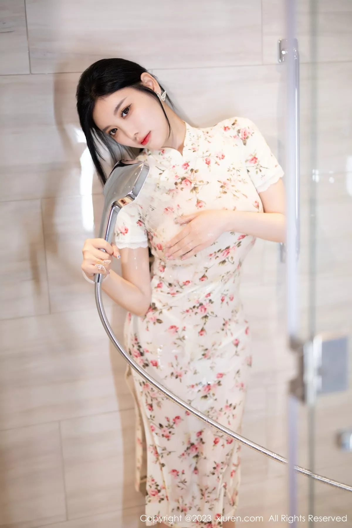 秀人集.com_[XiuRen秀人网]No.7363_女神杨晨晨Yome性感米色长旗袍配开档肉丝秀丰腴身材诱惑写真86P