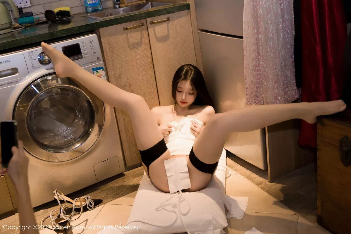 秀人集.com_[XiuRen秀人网]No.7371_女神冯木木LRIS性感白色露背连衣裙配黑丝吊袜秀翘臀诱惑写真79P