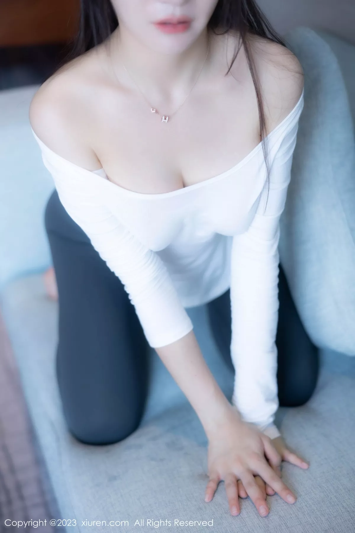 秀人集.com_[XiuRen秀人网]No.7370_模特唐宁宁性感白色上衣配灰色瑜伽裤紧身秀丰腴身姿诱惑写真80P