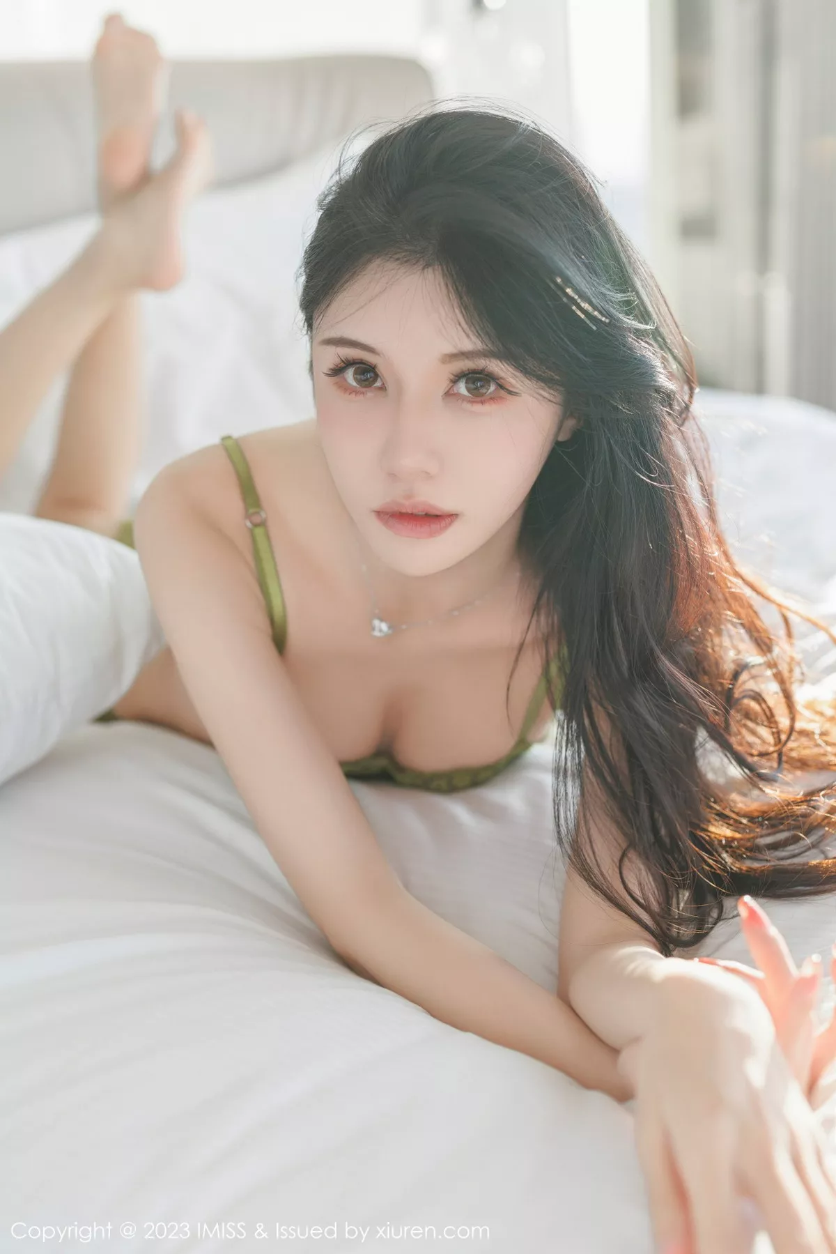 秀人集.com_[IMISS爱蜜社]Vol.750_模特泥鳅鳅性感白色背带连衣裙露果绿内衣配超薄肉丝诱惑写真62P