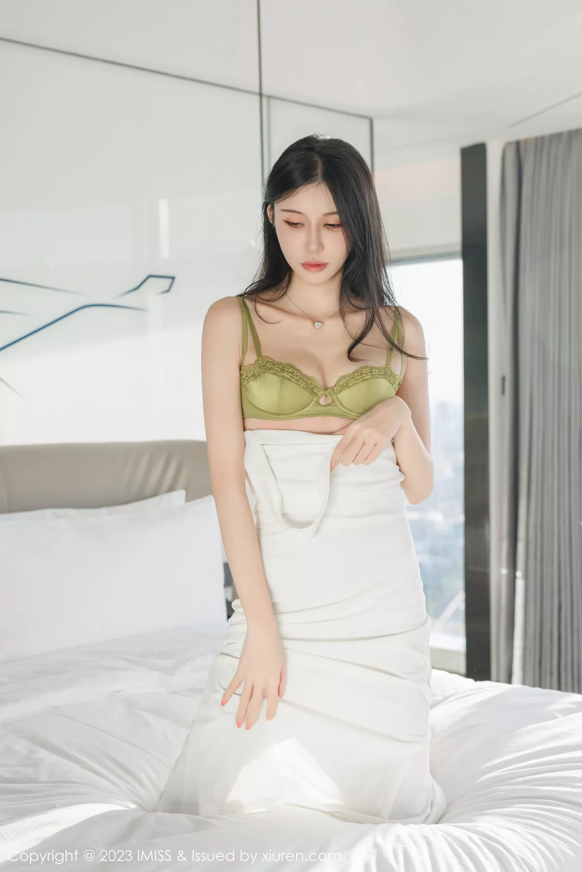 秀人集.com_[IMISS爱蜜社]Vol.750_模特泥鳅鳅性感白色背带连衣裙露果绿内衣配超薄肉丝诱惑写真62P