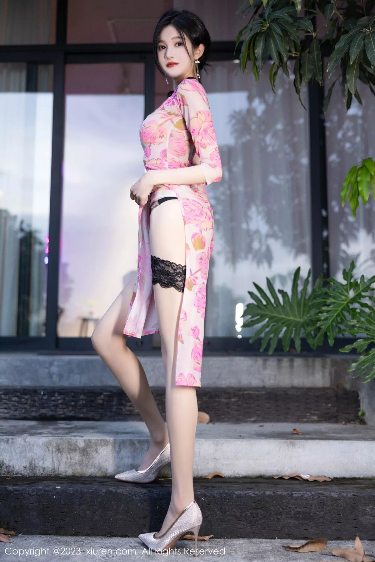 秀人集.com_[XiuRen秀人网]No.7388_模特程程程性感粉色旗袍服配原色丝袜半撩秀完美身材诱惑写真82P