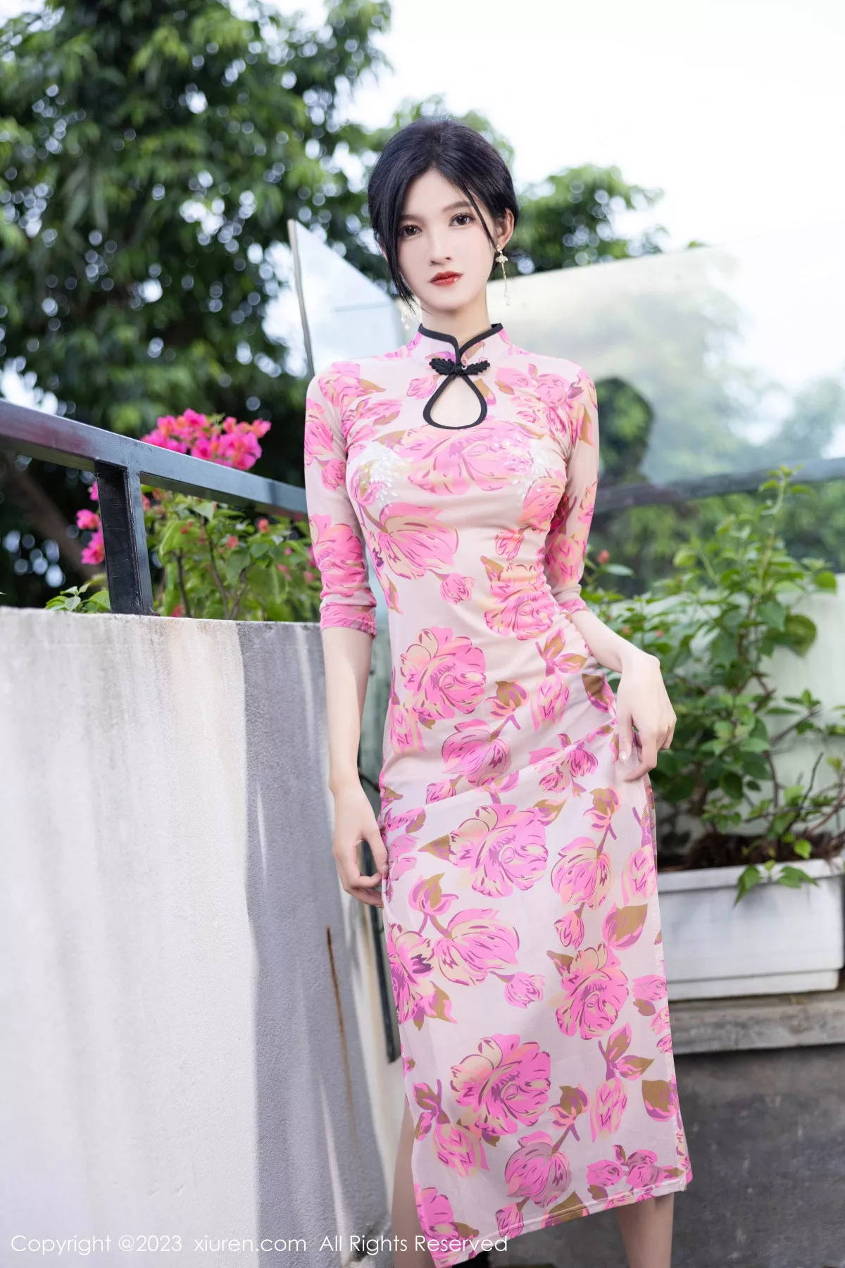 秀人集.com_[XiuRen秀人网]No.7388_模特程程程性感粉色旗袍服配原色丝袜半撩秀完美身材诱惑写真82P