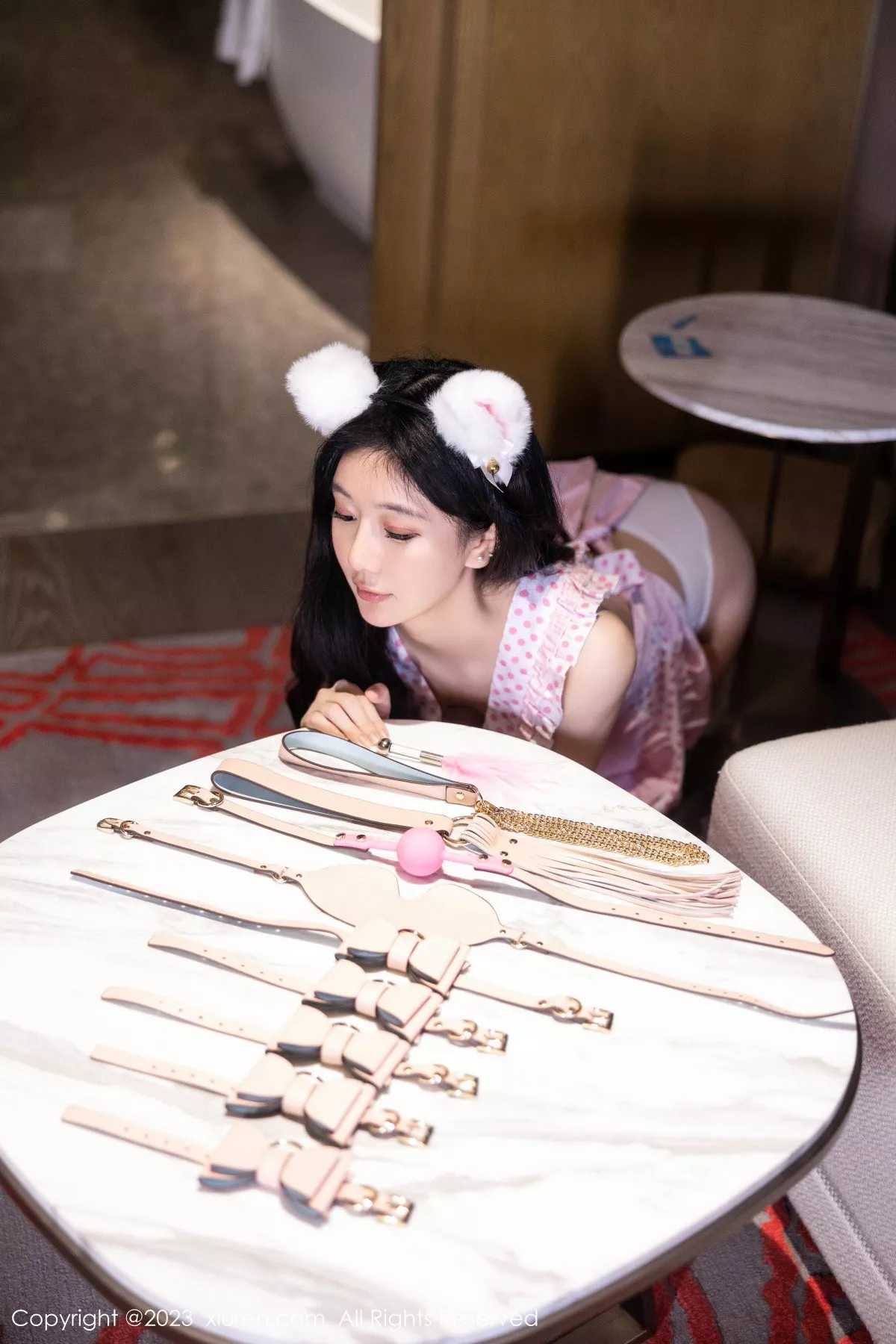 秀人集.com_[XiuRen秀人网]No.7399_模特幼幼女仆角色扮演性感粉色短围裙真空秀惹火身材诱惑写真82P