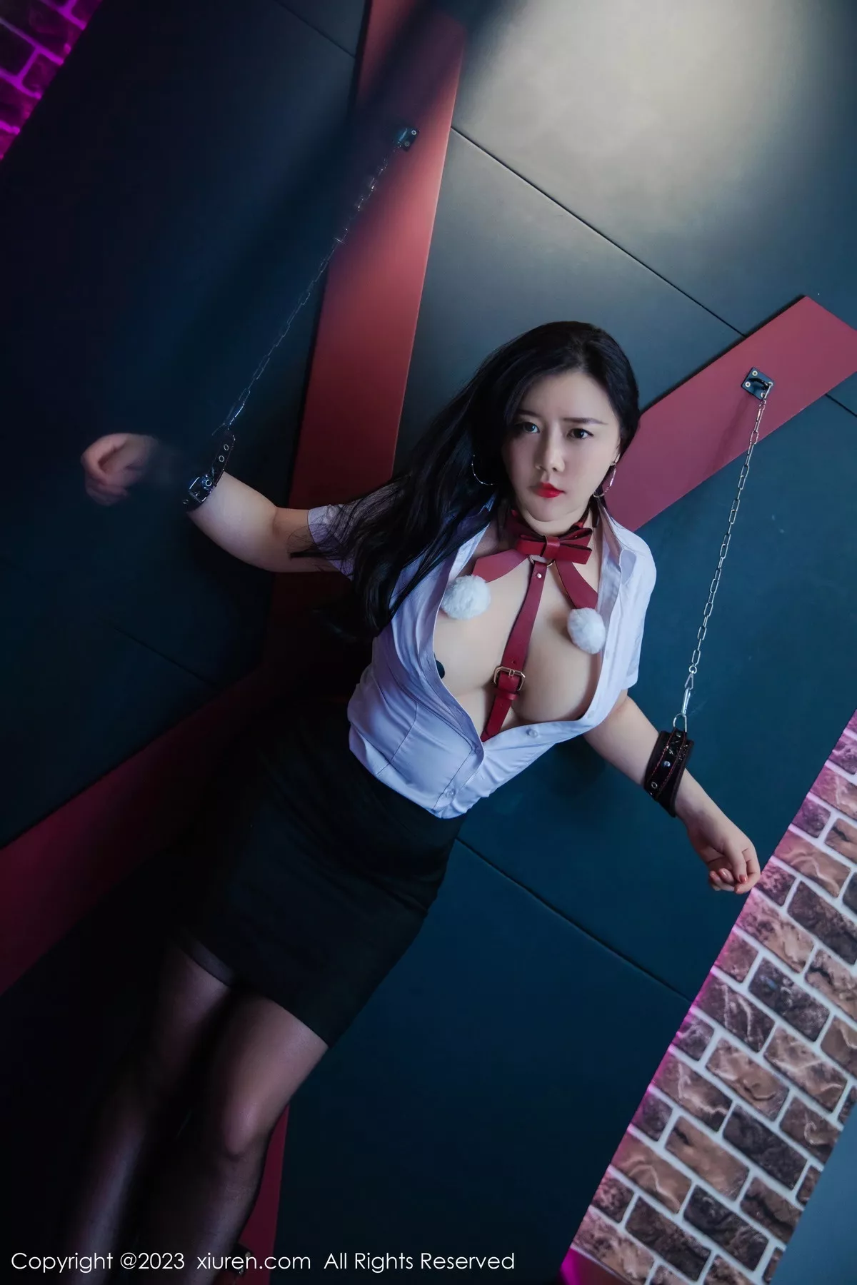 秀人集.com_[XiuRen秀人网]No.7267_模特王婉悠Queen性感白T配黑短裙露红色情趣服饰惹火诱惑写真72P