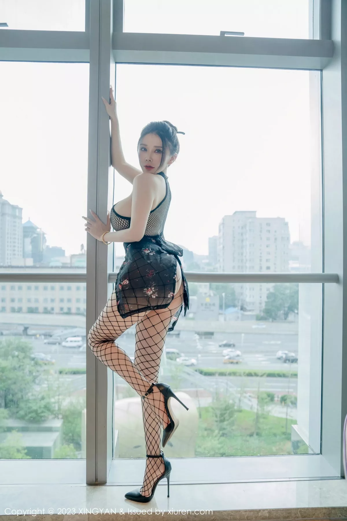 秀人集.com_[XINGYAN星颜社]VOL.207_模特潘娇娇性感黑色网格连体衣配黑丝网袜秀巨乳肥臀诱惑写真83P