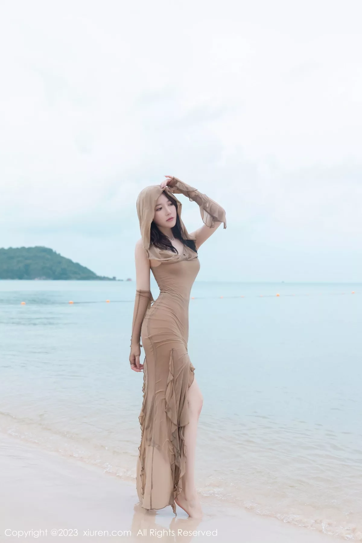 秀人集.com_[XiuRen秀人网]No.7288_模特鱼子酱Fish沙滩场景性感咖啡色连衣裙秀曼妙身姿诱惑写真77P