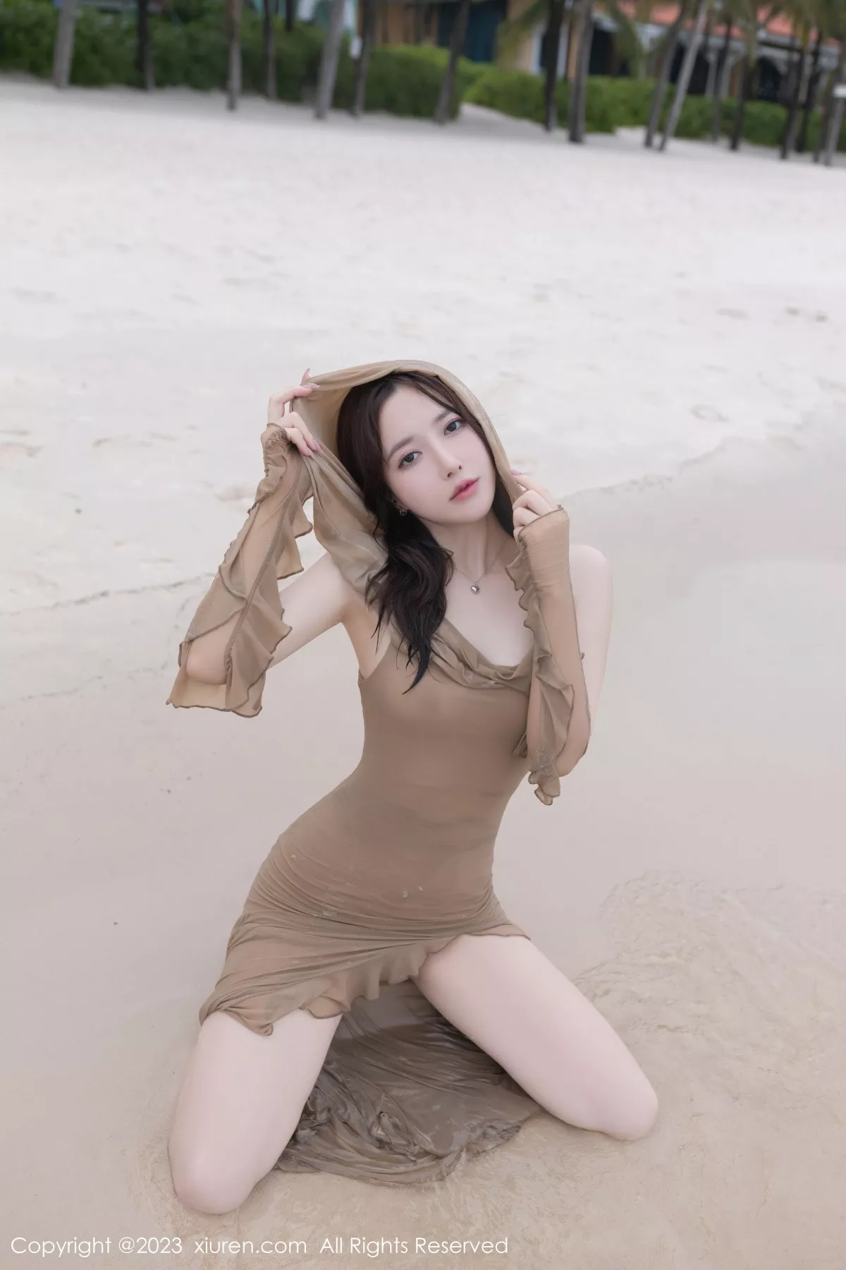 秀人集.com_[XiuRen秀人网]No.7288_模特鱼子酱Fish沙滩场景性感咖啡色连衣裙秀曼妙身姿诱惑写真77P