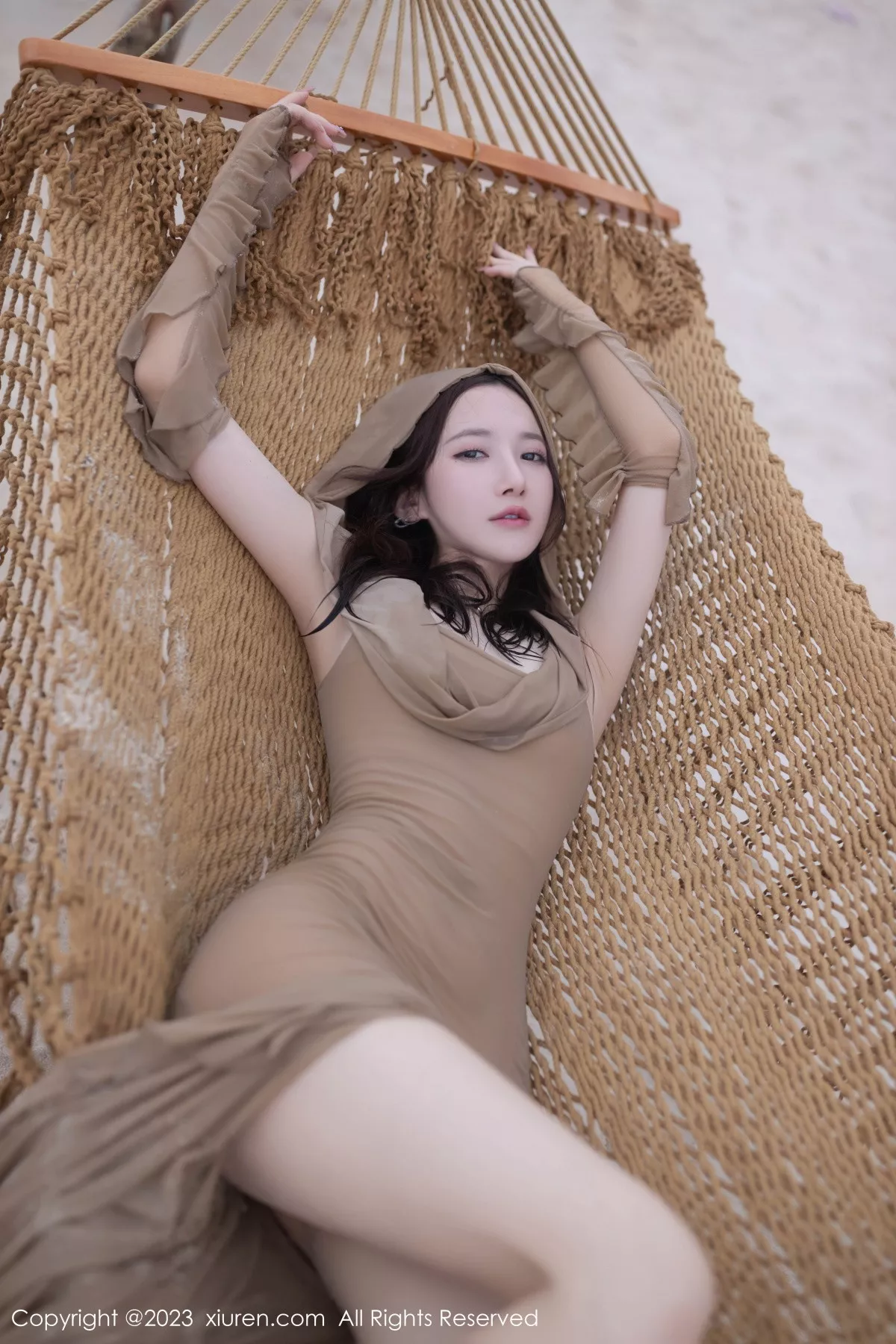 秀人集.com_[XiuRen秀人网]No.7288_模特鱼子酱Fish沙滩场景性感咖啡色连衣裙秀曼妙身姿诱惑写真77P