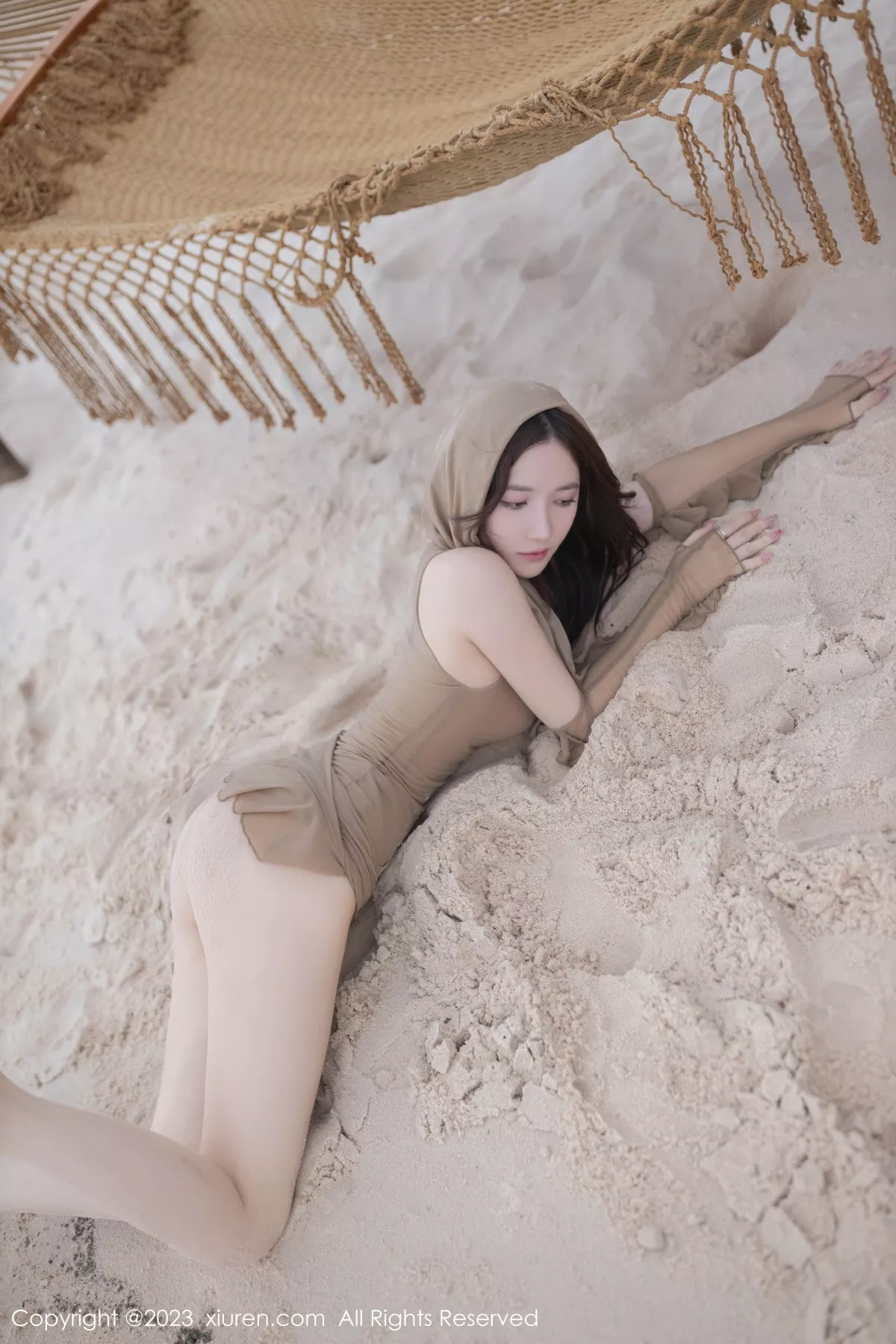 秀人集.com_[XiuRen秀人网]No.7288_模特鱼子酱Fish沙滩场景性感咖啡色连衣裙秀曼妙身姿诱惑写真77P