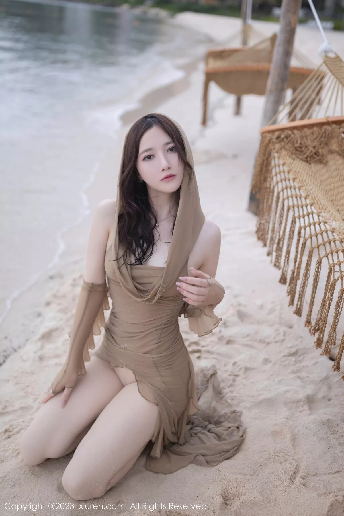 秀人集.com_[XiuRen秀人网]No.7288_模特鱼子酱Fish沙滩场景性感咖啡色连衣裙秀曼妙身姿诱惑写真77P