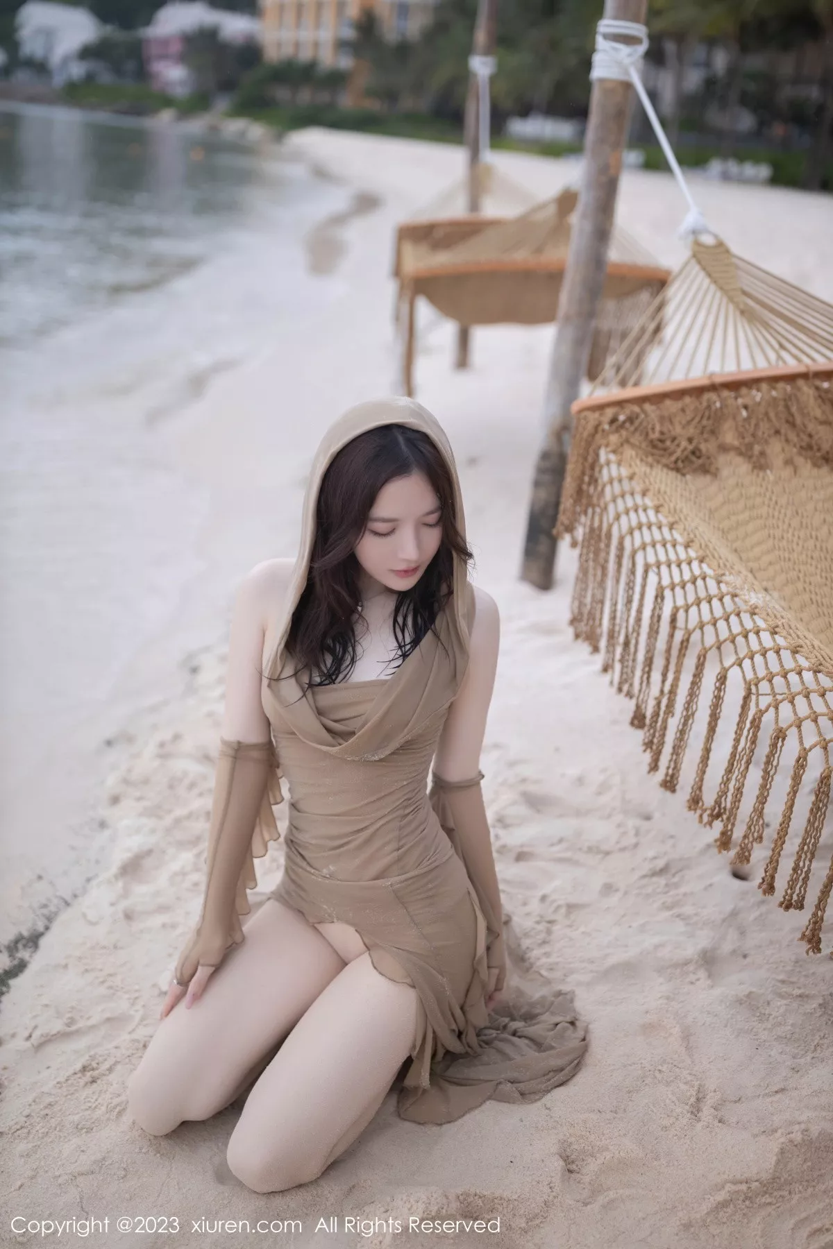 秀人集.com_[XiuRen秀人网]No.7288_模特鱼子酱Fish沙滩场景性感咖啡色连衣裙秀曼妙身姿诱惑写真77P