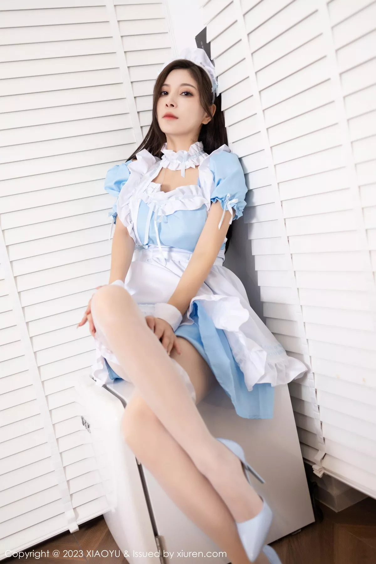 秀人集.com_[XiaoYu画语界]Vol.1100_模特小蛮妖Yummy淡蓝女仆服露金色比基尼秀完美身材诱惑写真83P