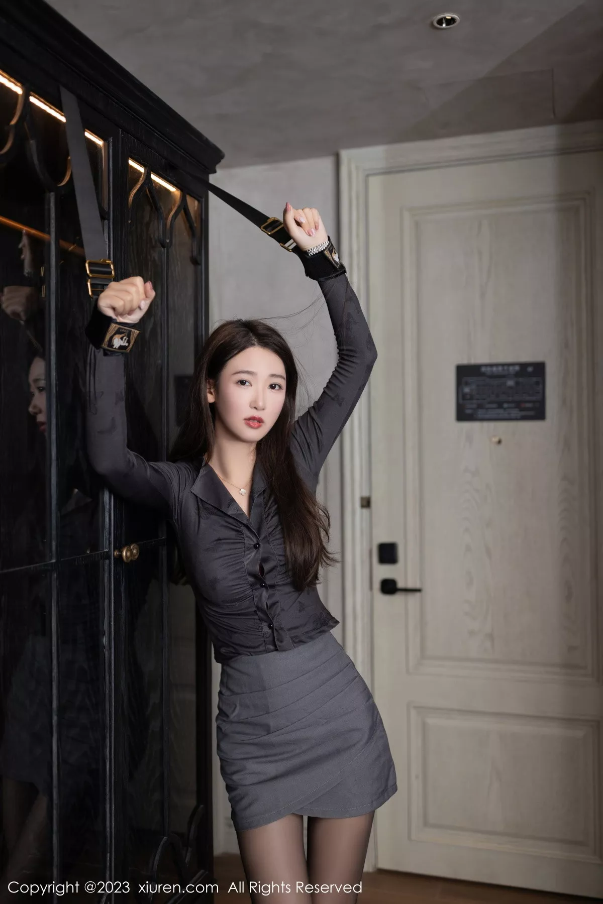 秀人集.com_[XiuRen秀人网]No.7298_模特唐安琪黑色上衣配灰短裙露性感红色蕾丝内衣迷人诱惑写真80P