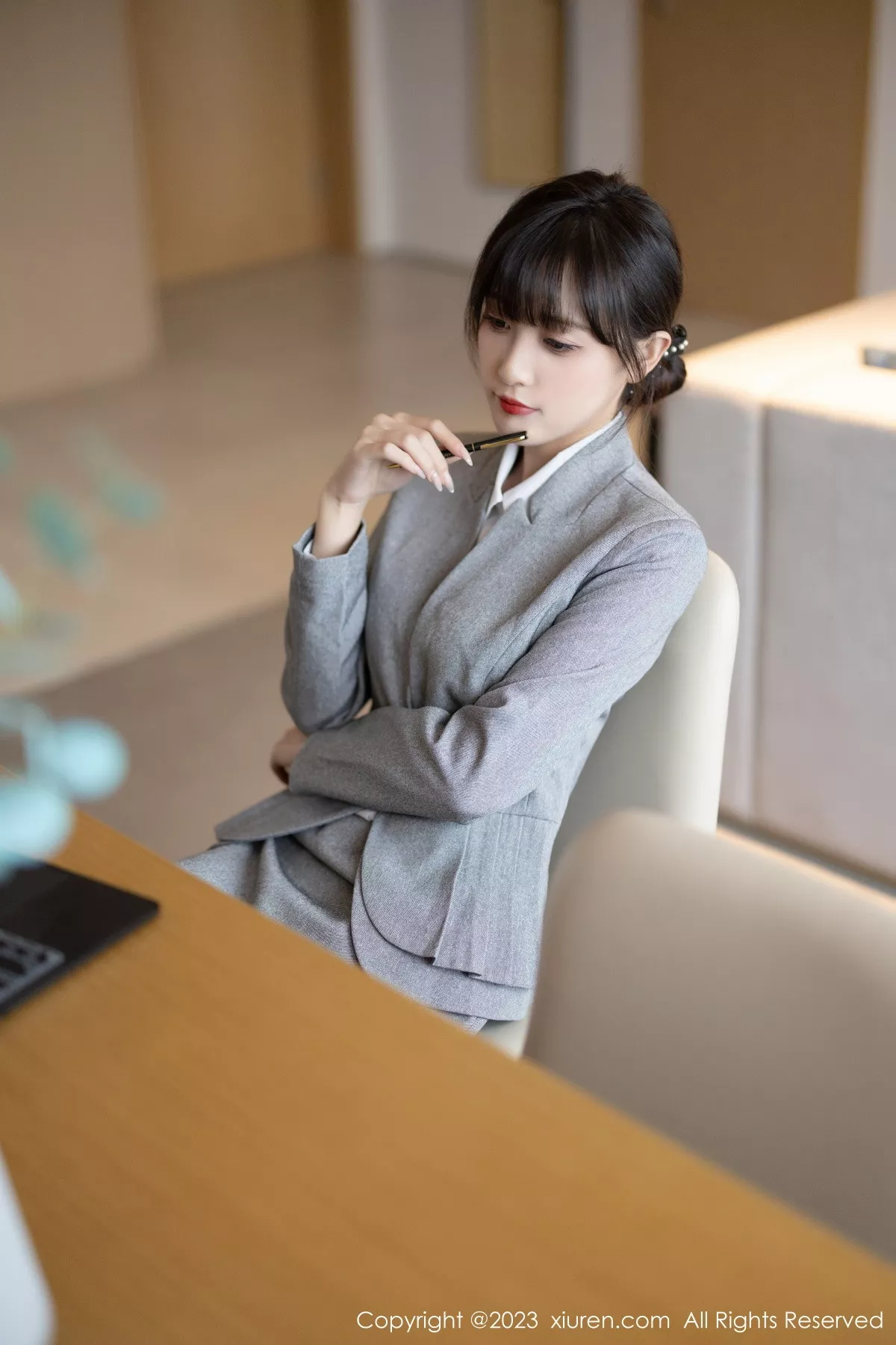 秀人集.com_[XiuRen秀人网]No.7422_模特林星阑性感灰色OL服饰+淡蓝连衣短裙秀曼妙身姿诱惑写真85P