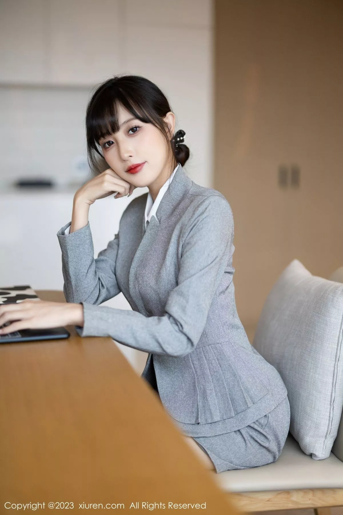 秀人集.com_[XiuRen秀人网]No.7422_模特林星阑性感灰色OL服饰+淡蓝连衣短裙秀曼妙身姿诱惑写真85P