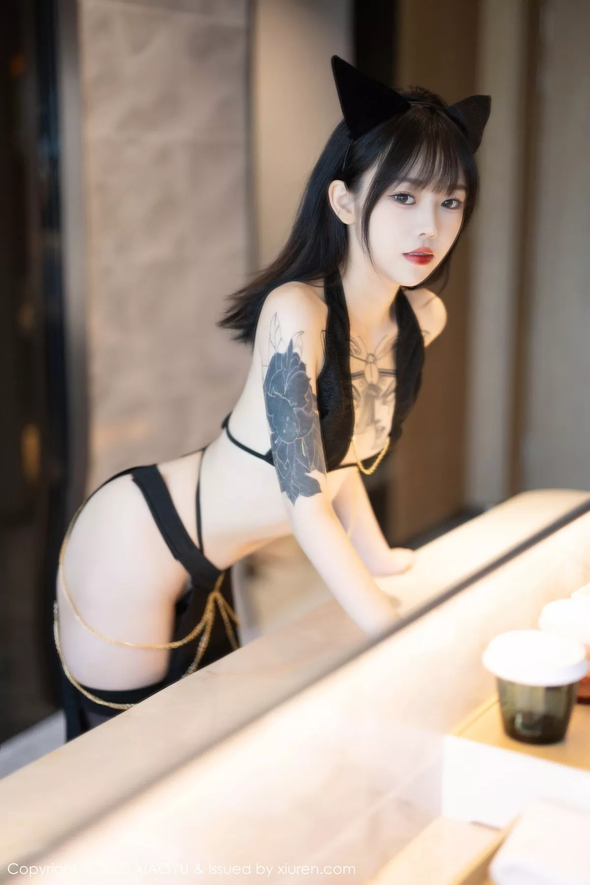 秀人集.com_[XiaoYu画语界]Vol.1118_模特奶瓶白色带图案旗袍+性感黑色小喵装扮秀曼妙身姿诱惑写真82P