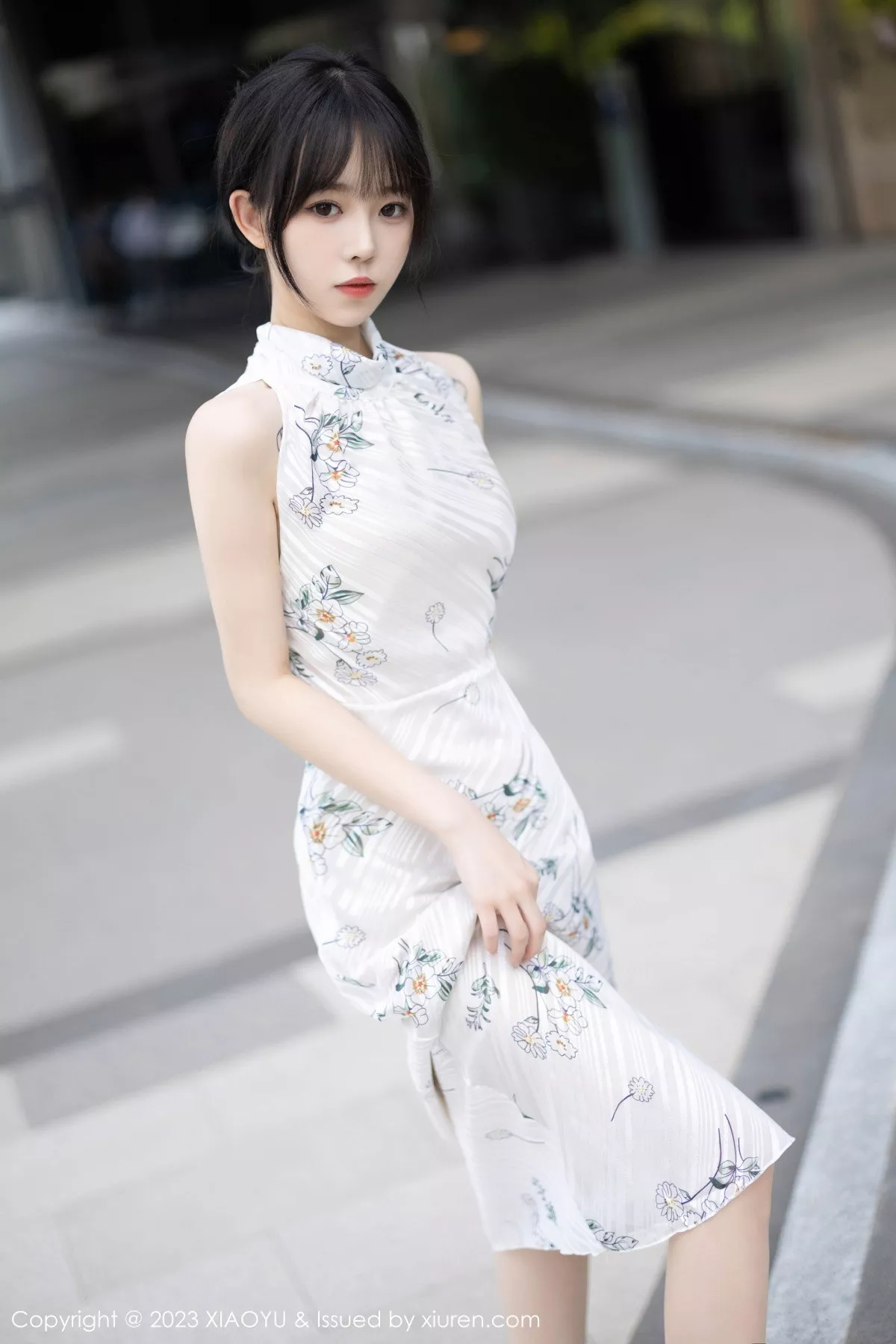 秀人集.com_[XiaoYu画语界]Vol.1118_模特奶瓶白色带图案旗袍+性感黑色小喵装扮秀曼妙身姿诱惑写真82P