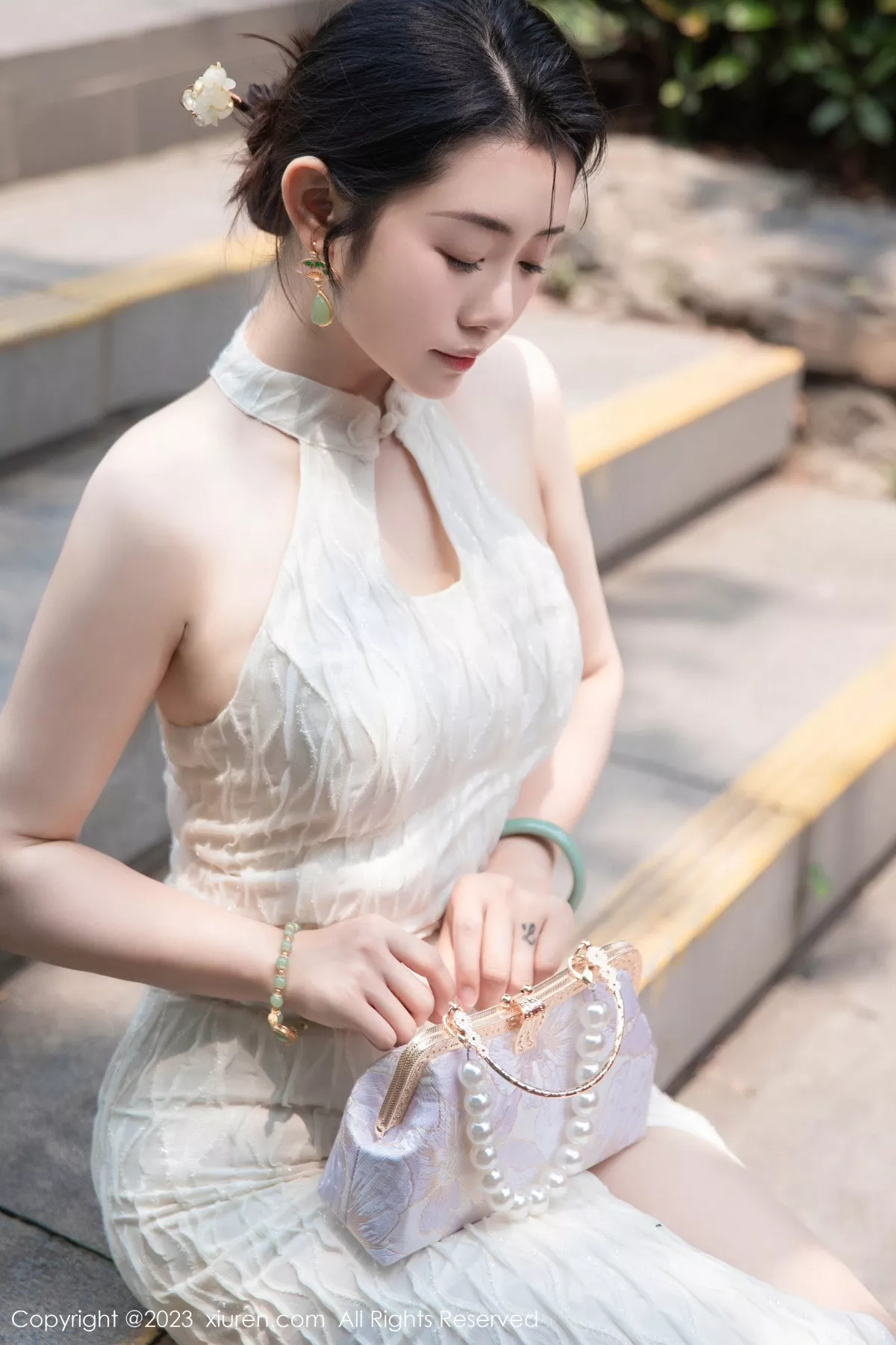 秀人集.com_[XiuRen秀人网]No.7435_模特严利娅Yuliya性感白色旗袍服饰秀婀娜身姿完美诱惑写真71P